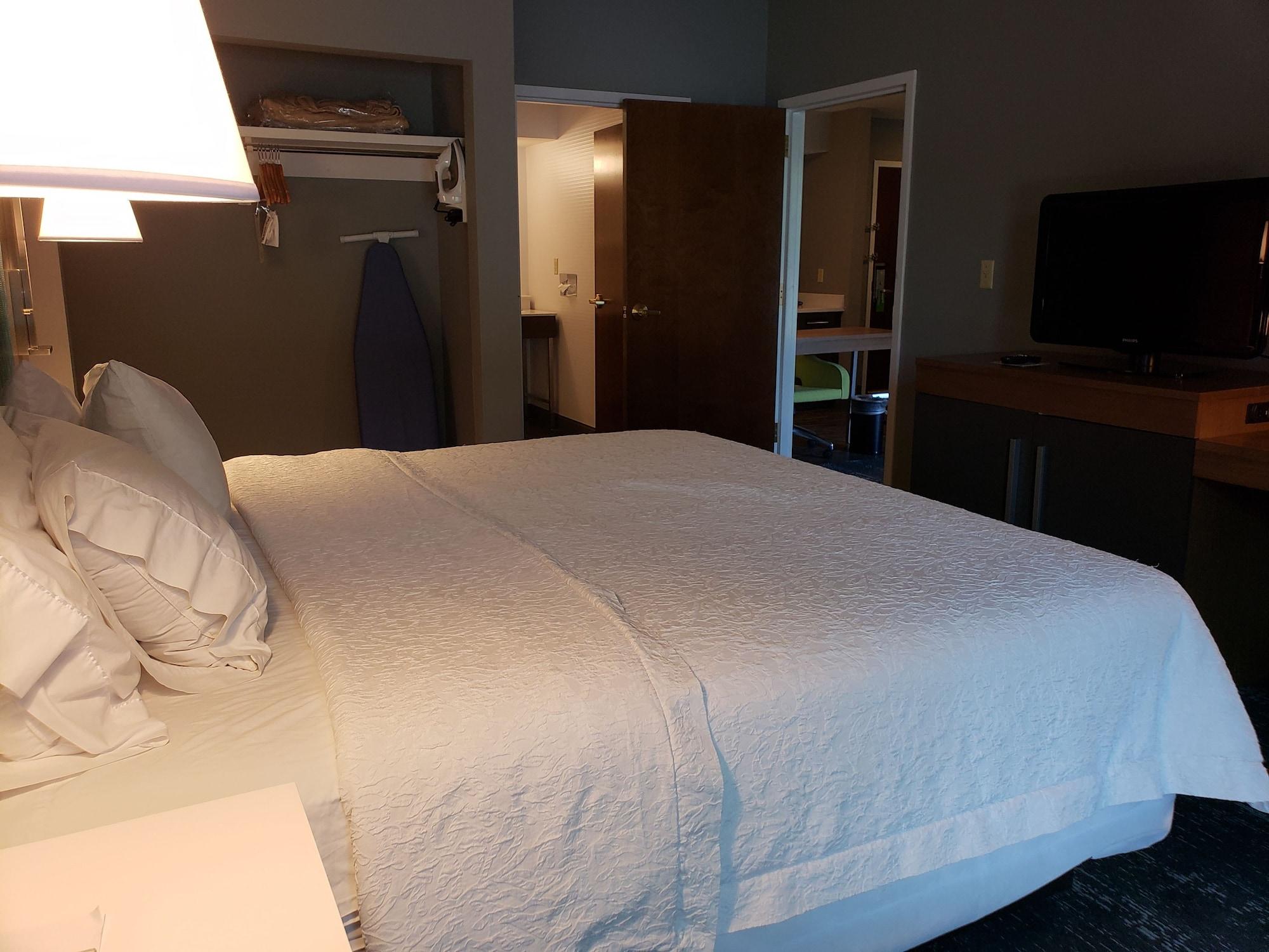 Hampton Inn & Suites Newtown Yardley Екстериор снимка