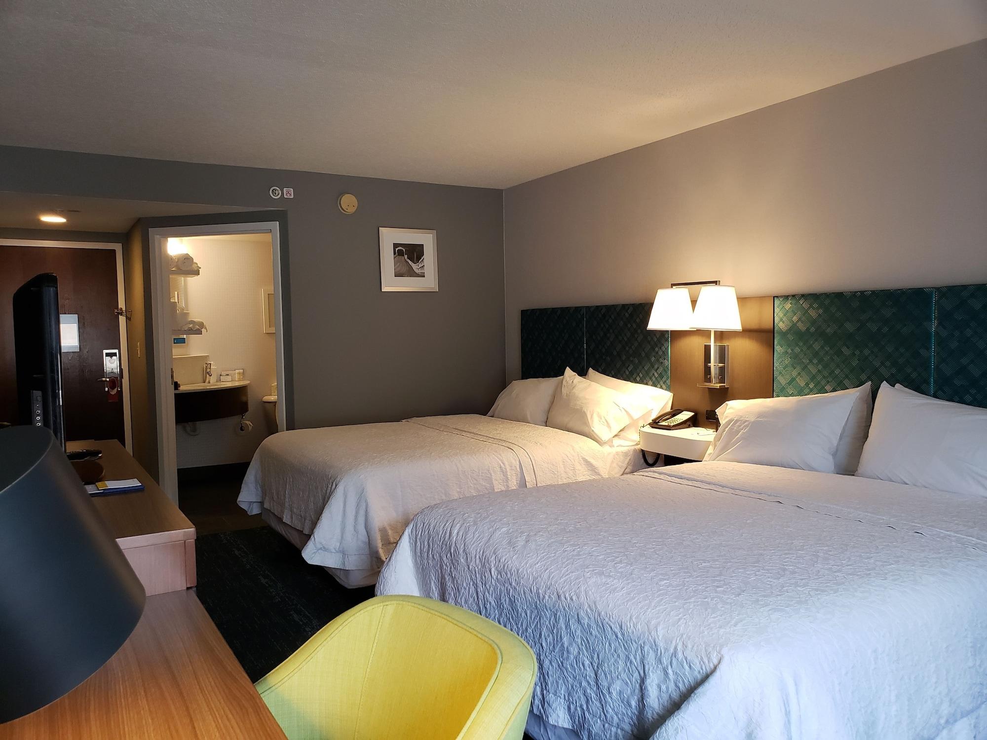 Hampton Inn & Suites Newtown Yardley Екстериор снимка