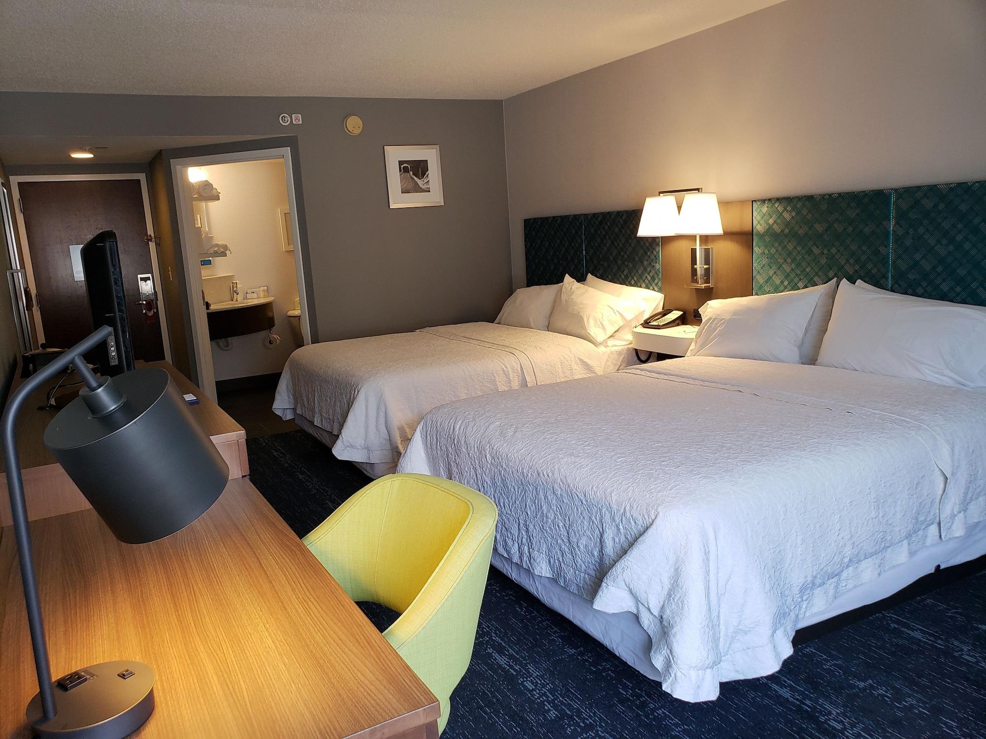 Hampton Inn & Suites Newtown Yardley Екстериор снимка