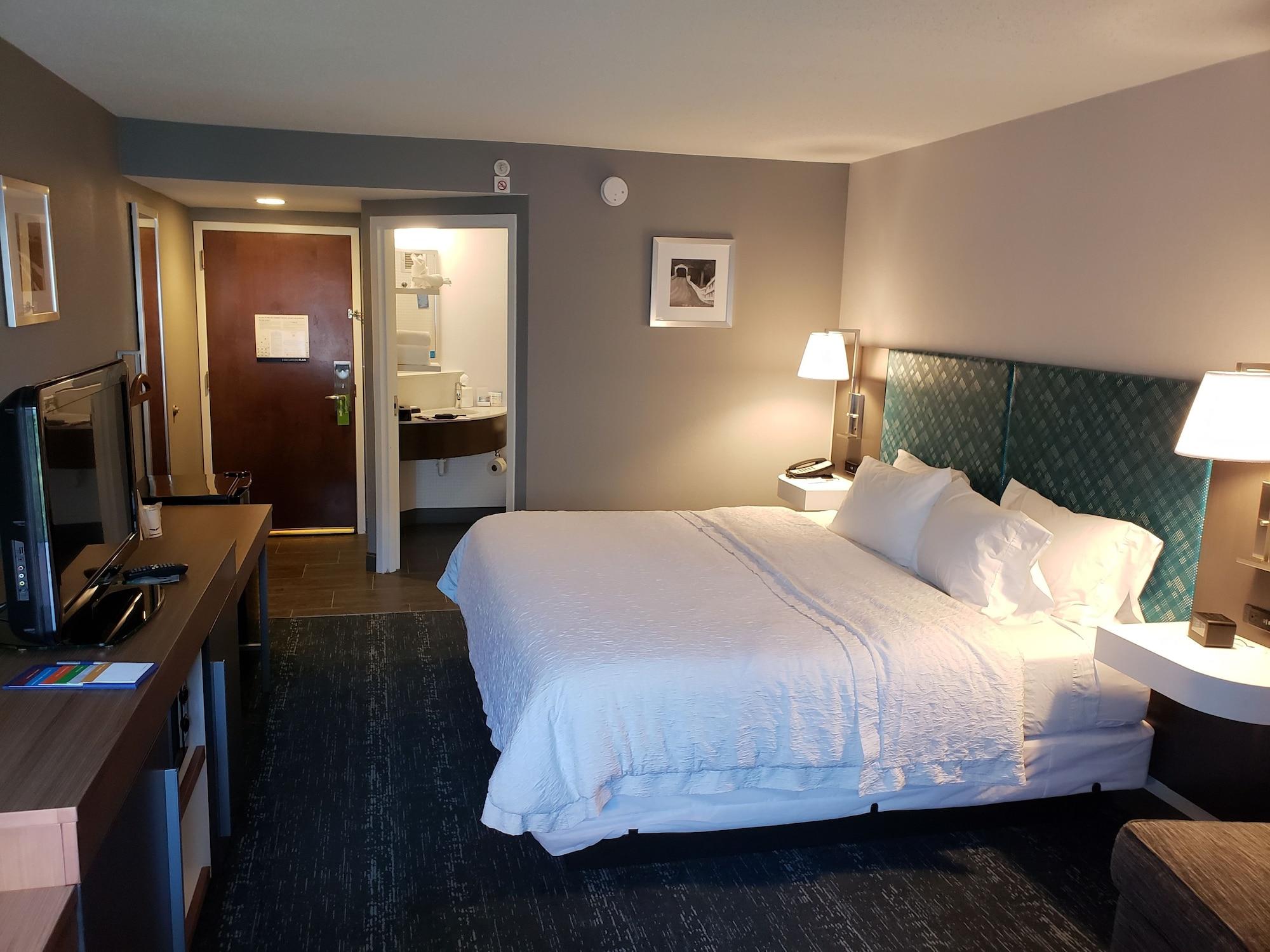 Hampton Inn & Suites Newtown Yardley Екстериор снимка