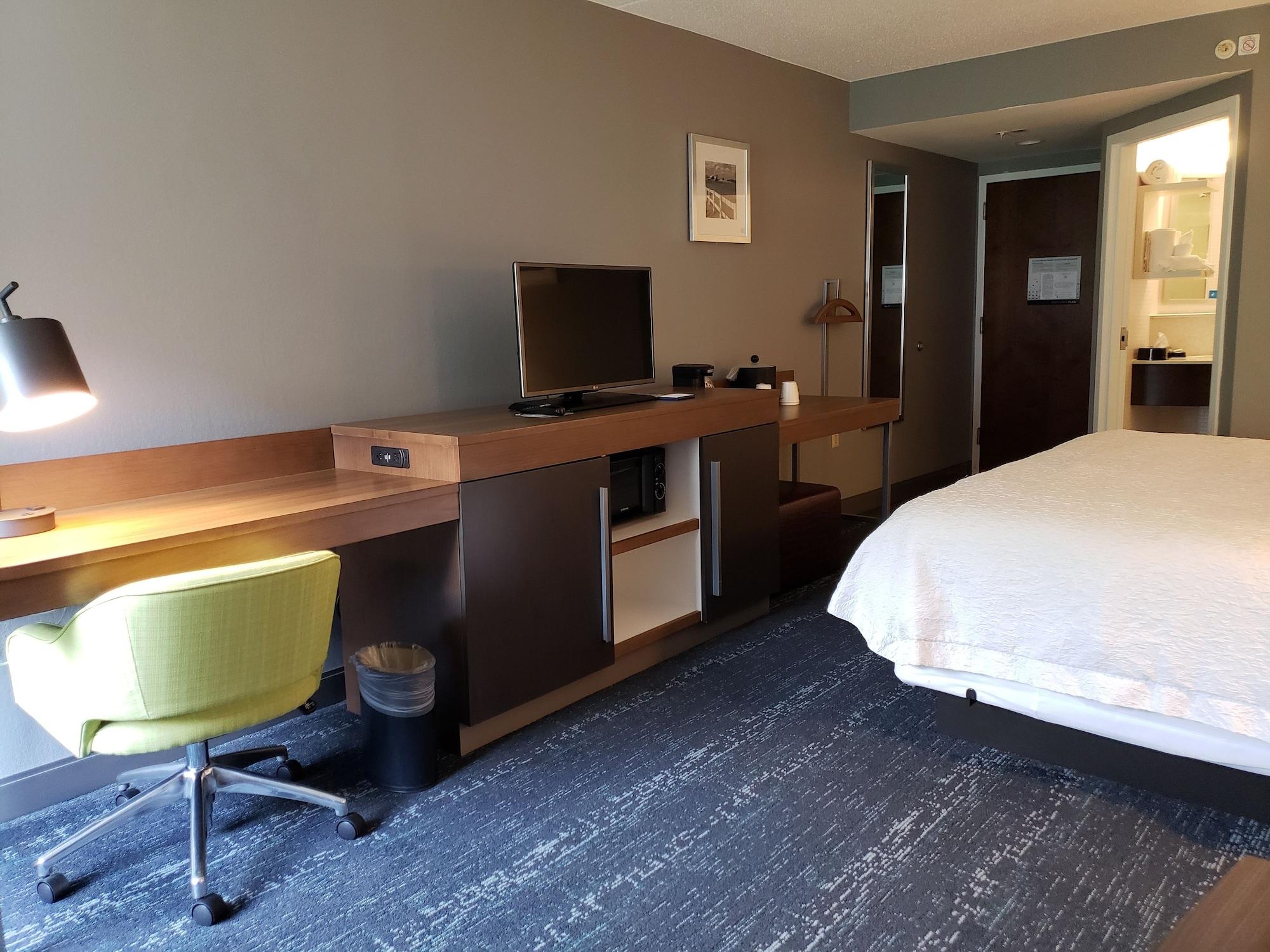 Hampton Inn & Suites Newtown Yardley Екстериор снимка