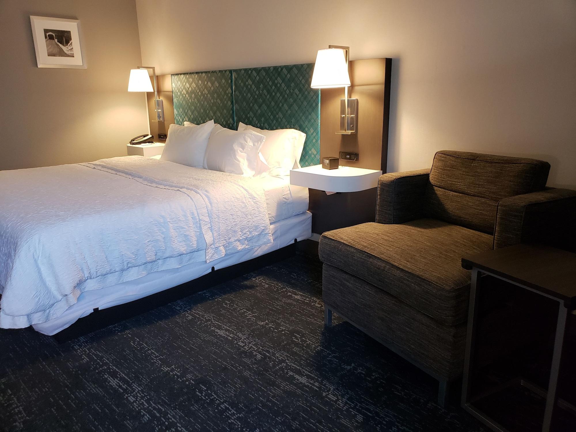 Hampton Inn & Suites Newtown Yardley Екстериор снимка