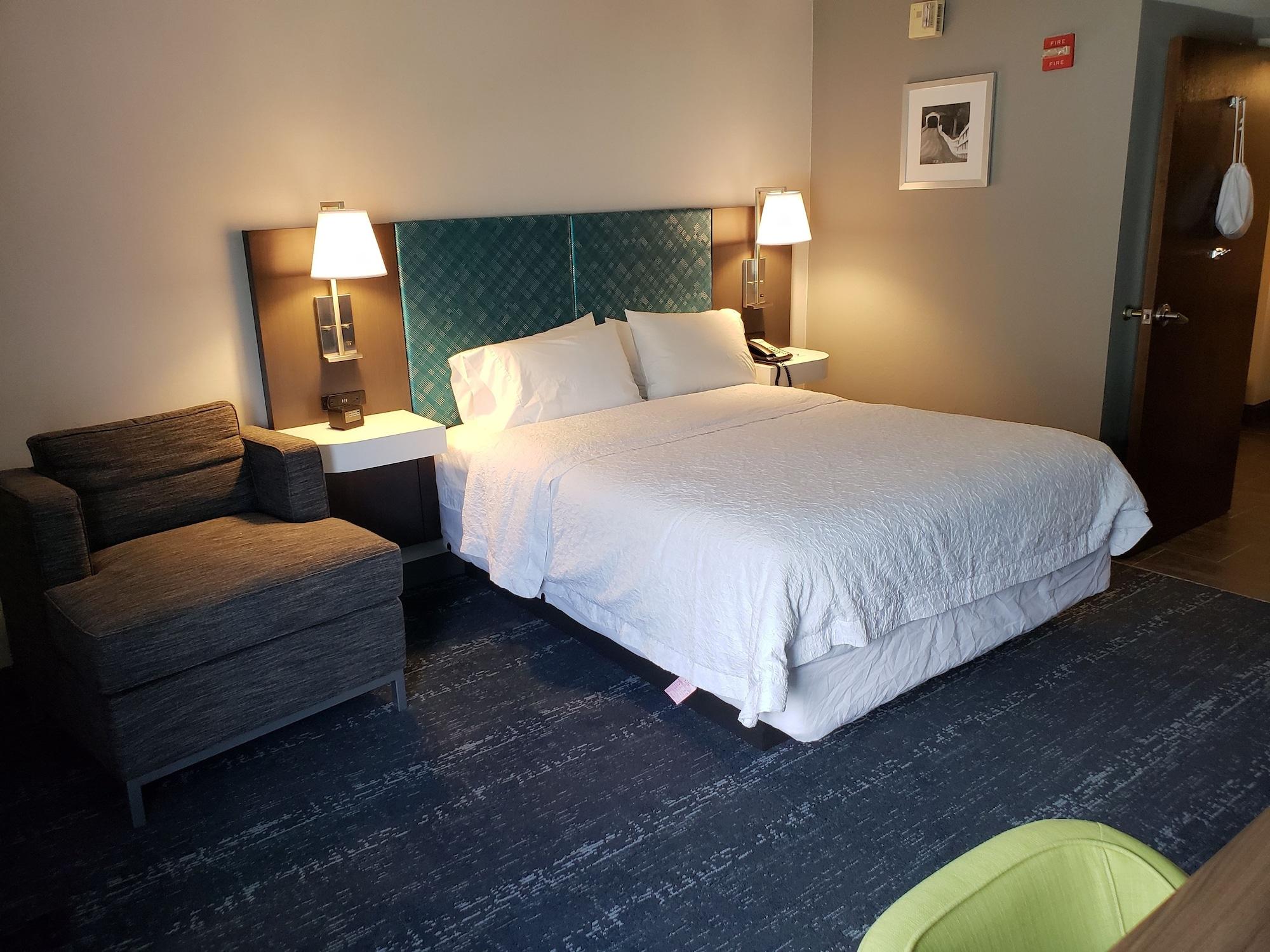 Hampton Inn & Suites Newtown Yardley Екстериор снимка