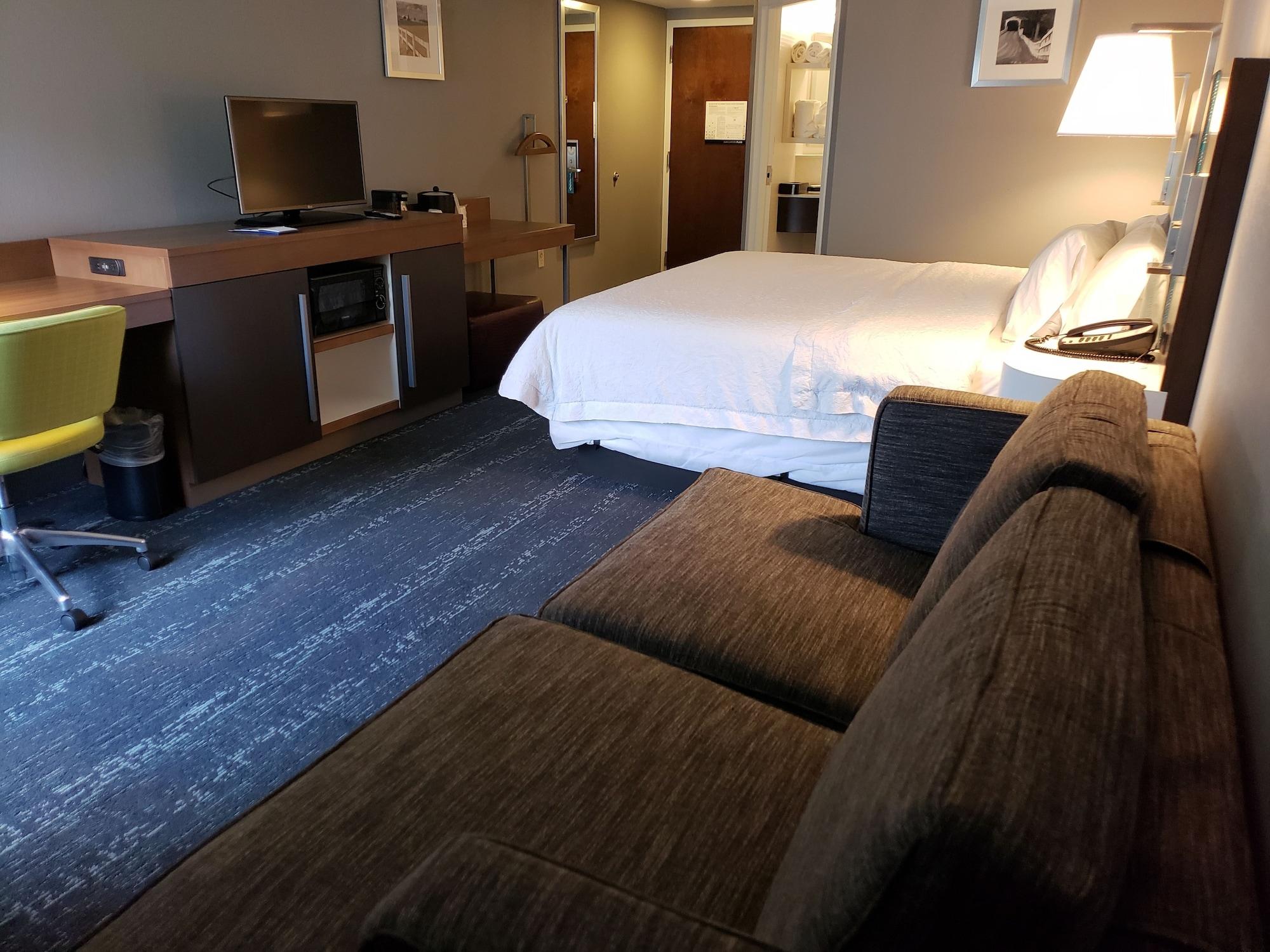 Hampton Inn & Suites Newtown Yardley Екстериор снимка