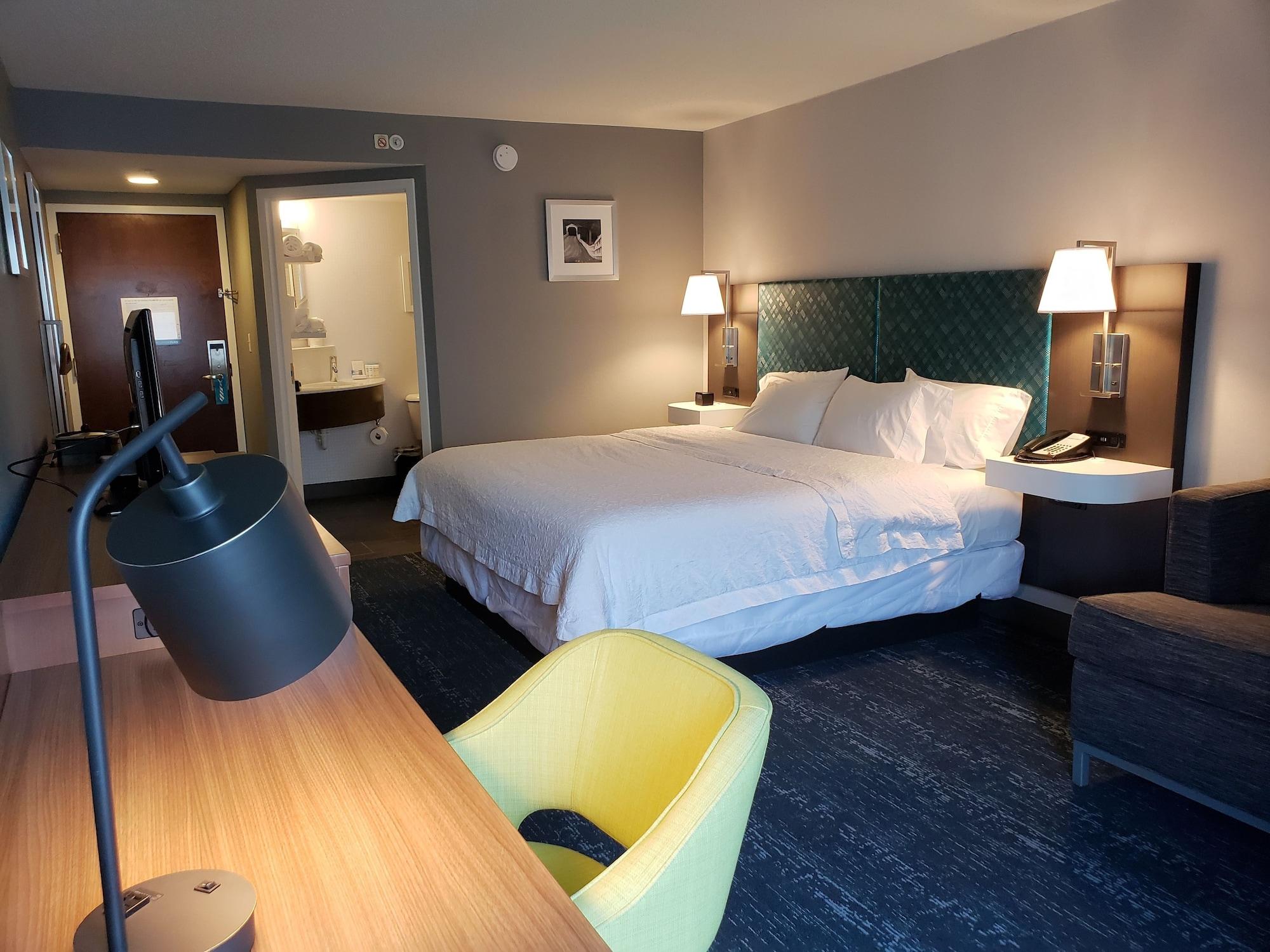 Hampton Inn & Suites Newtown Yardley Екстериор снимка