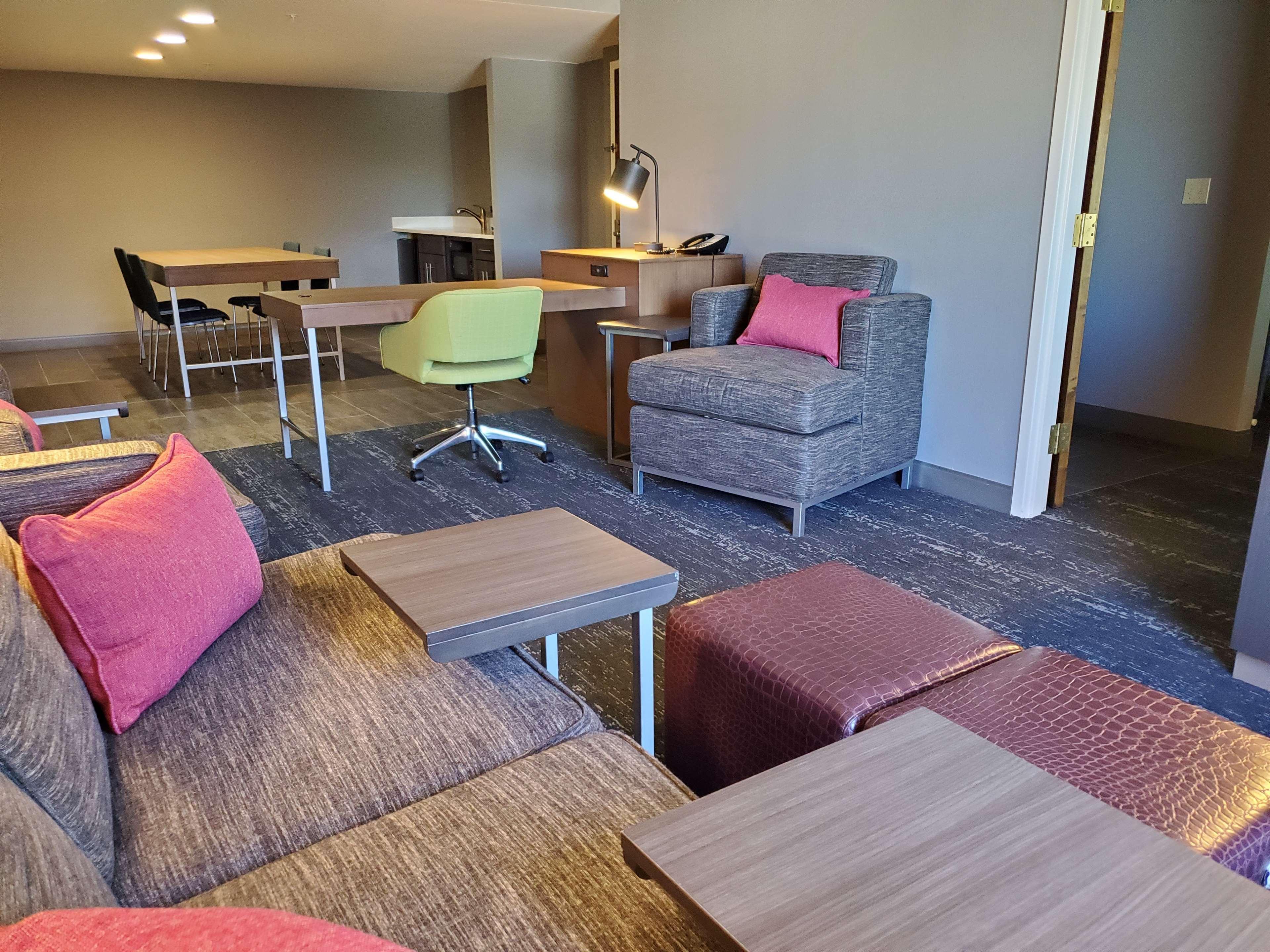 Hampton Inn & Suites Newtown Yardley Екстериор снимка