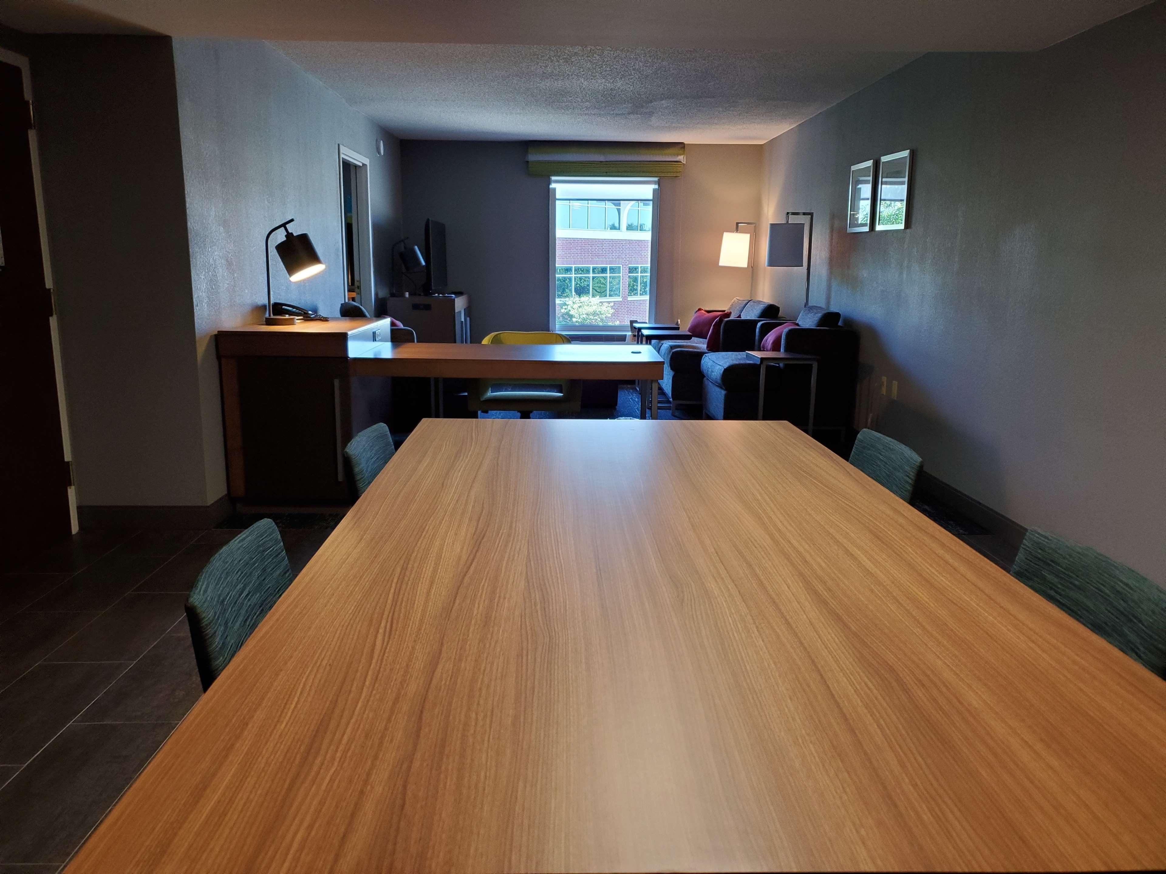 Hampton Inn & Suites Newtown Yardley Екстериор снимка