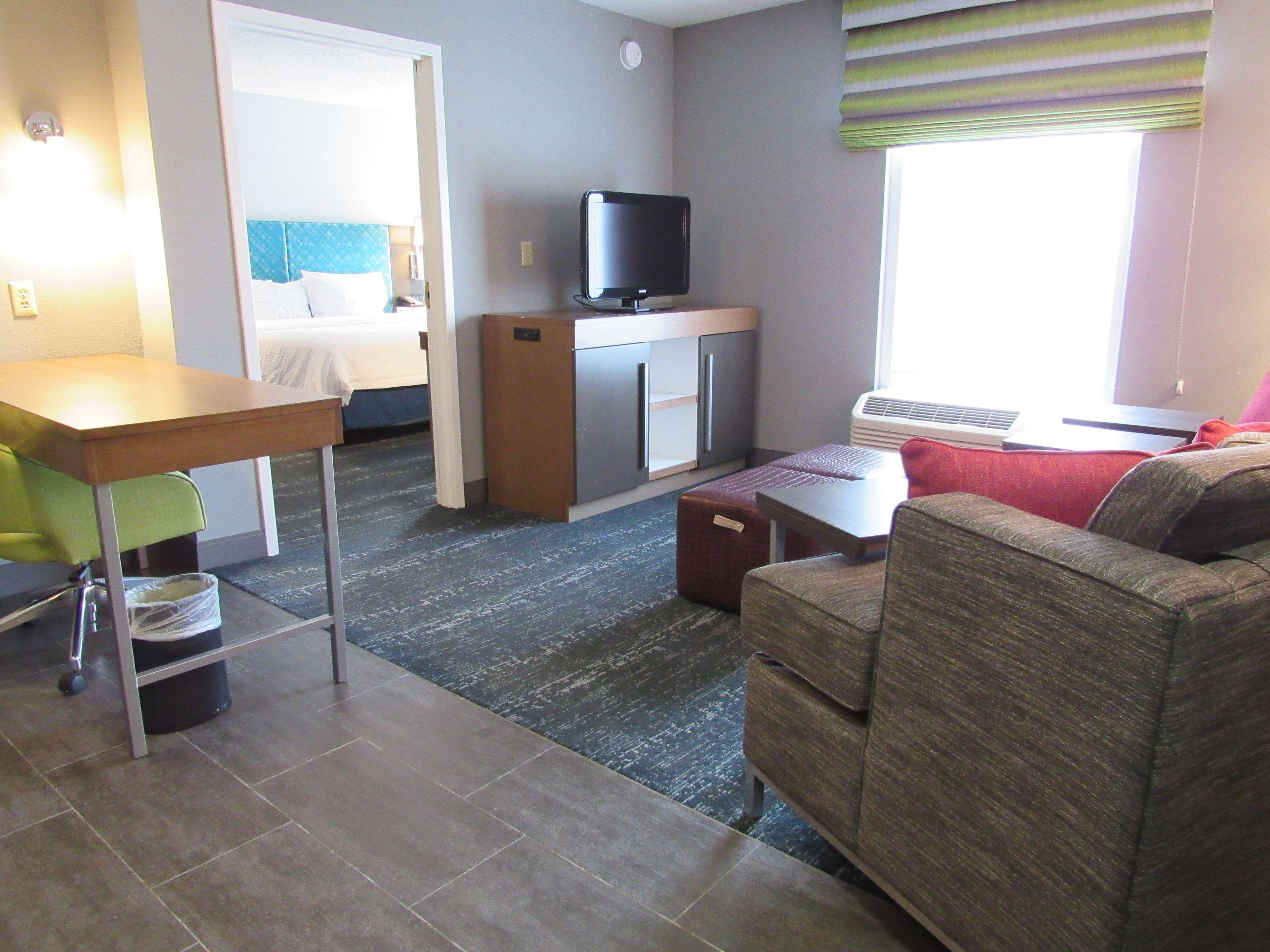 Hampton Inn & Suites Newtown Yardley Екстериор снимка