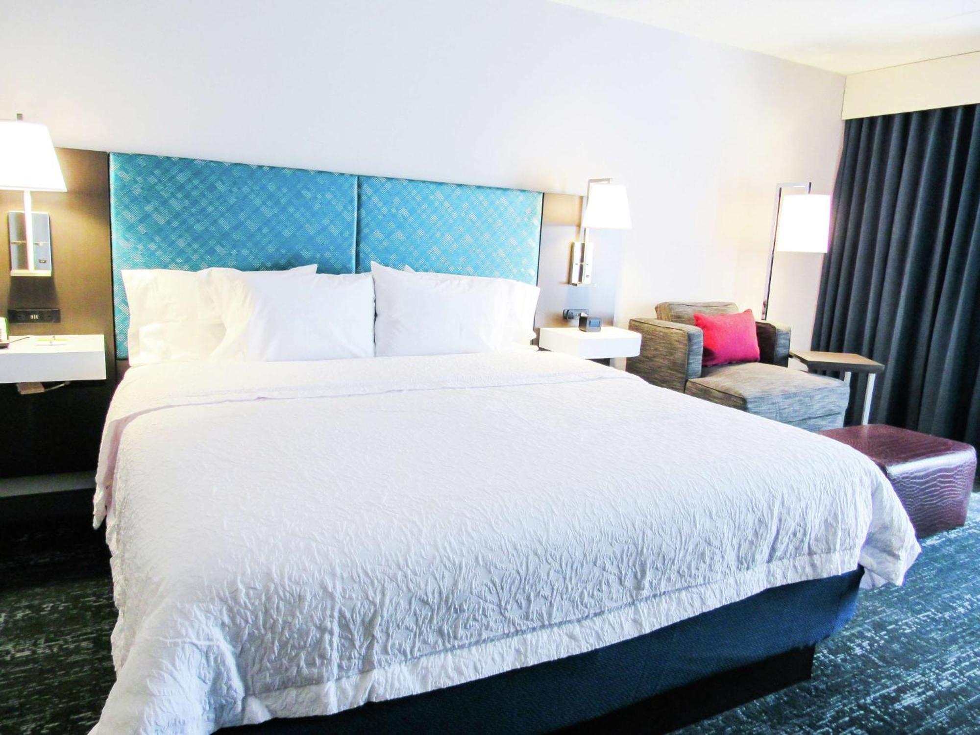 Hampton Inn & Suites Newtown Yardley Екстериор снимка