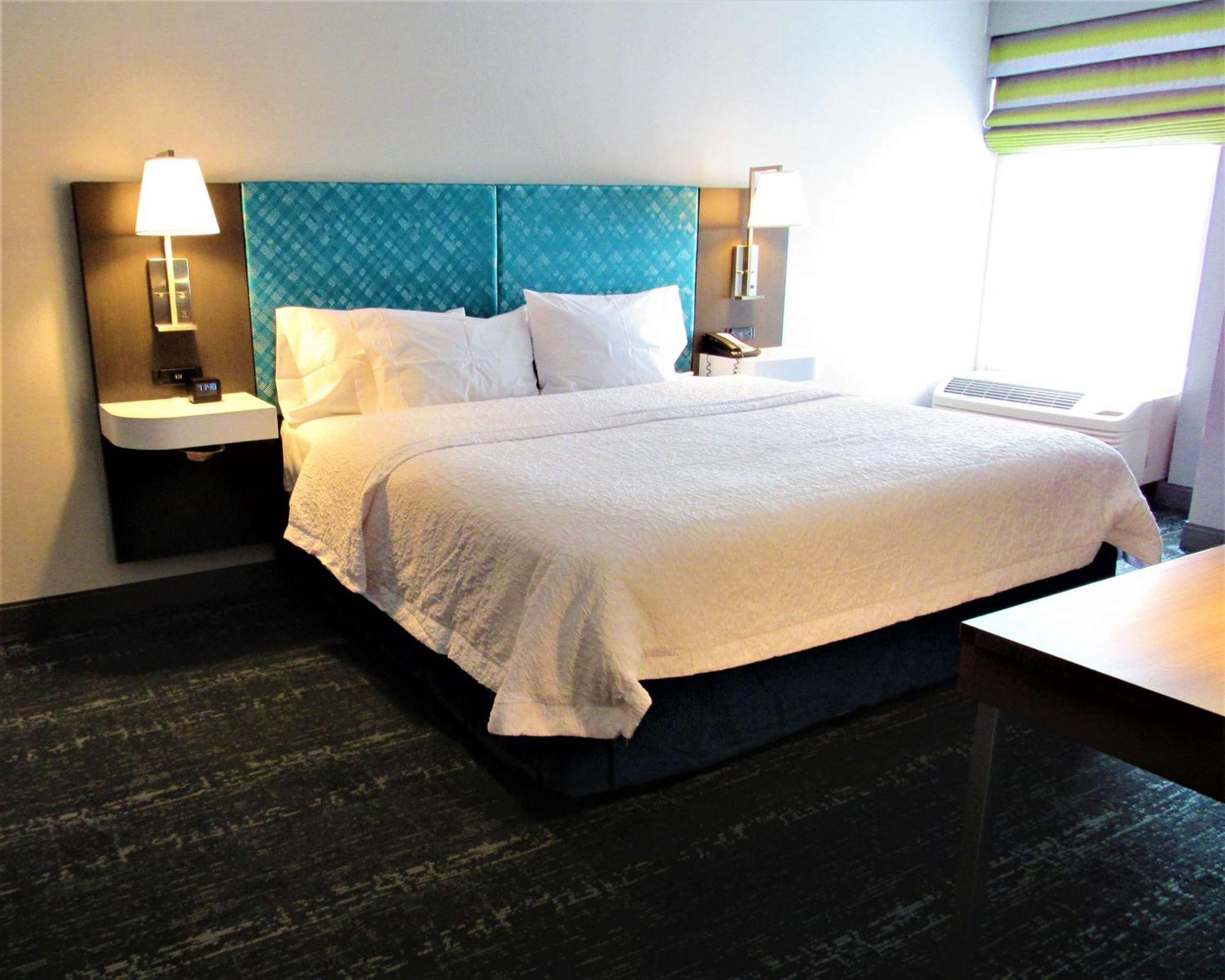 Hampton Inn & Suites Newtown Yardley Екстериор снимка