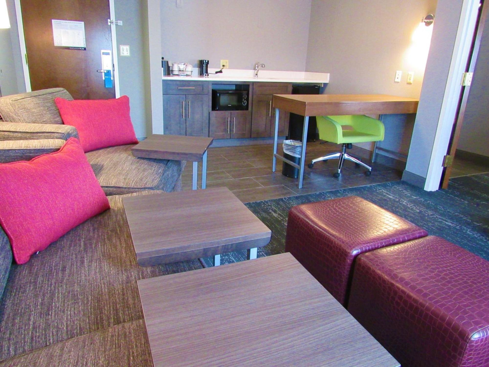 Hampton Inn & Suites Newtown Yardley Екстериор снимка
