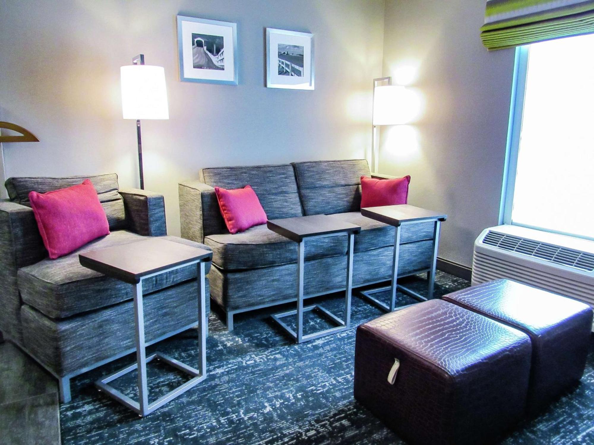 Hampton Inn & Suites Newtown Yardley Екстериор снимка