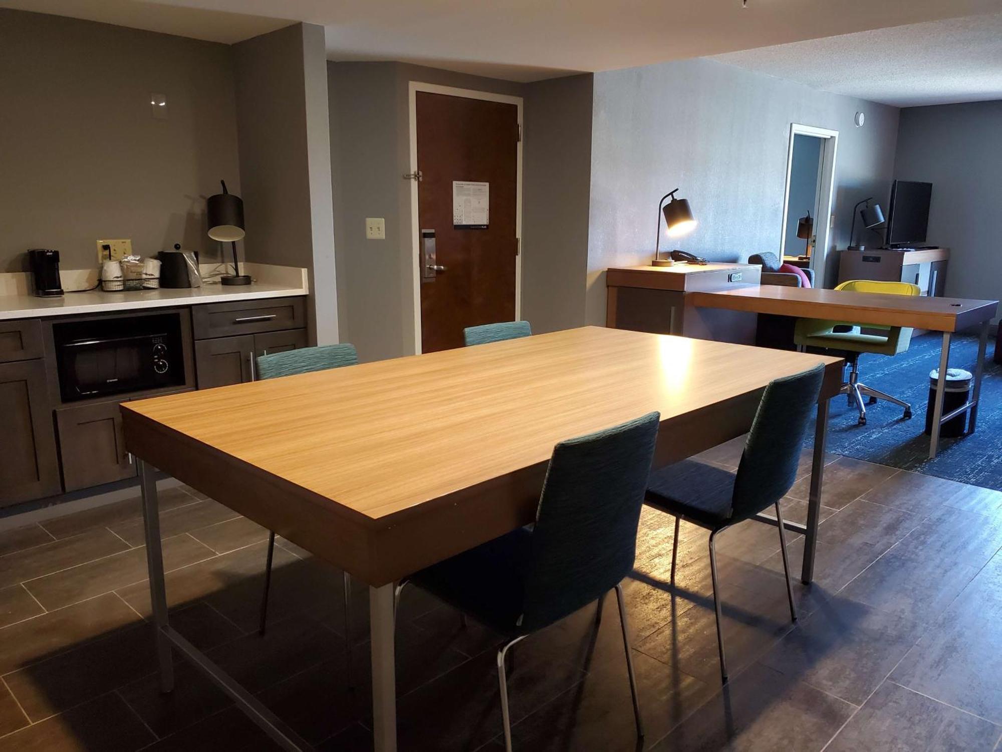 Hampton Inn & Suites Newtown Yardley Екстериор снимка