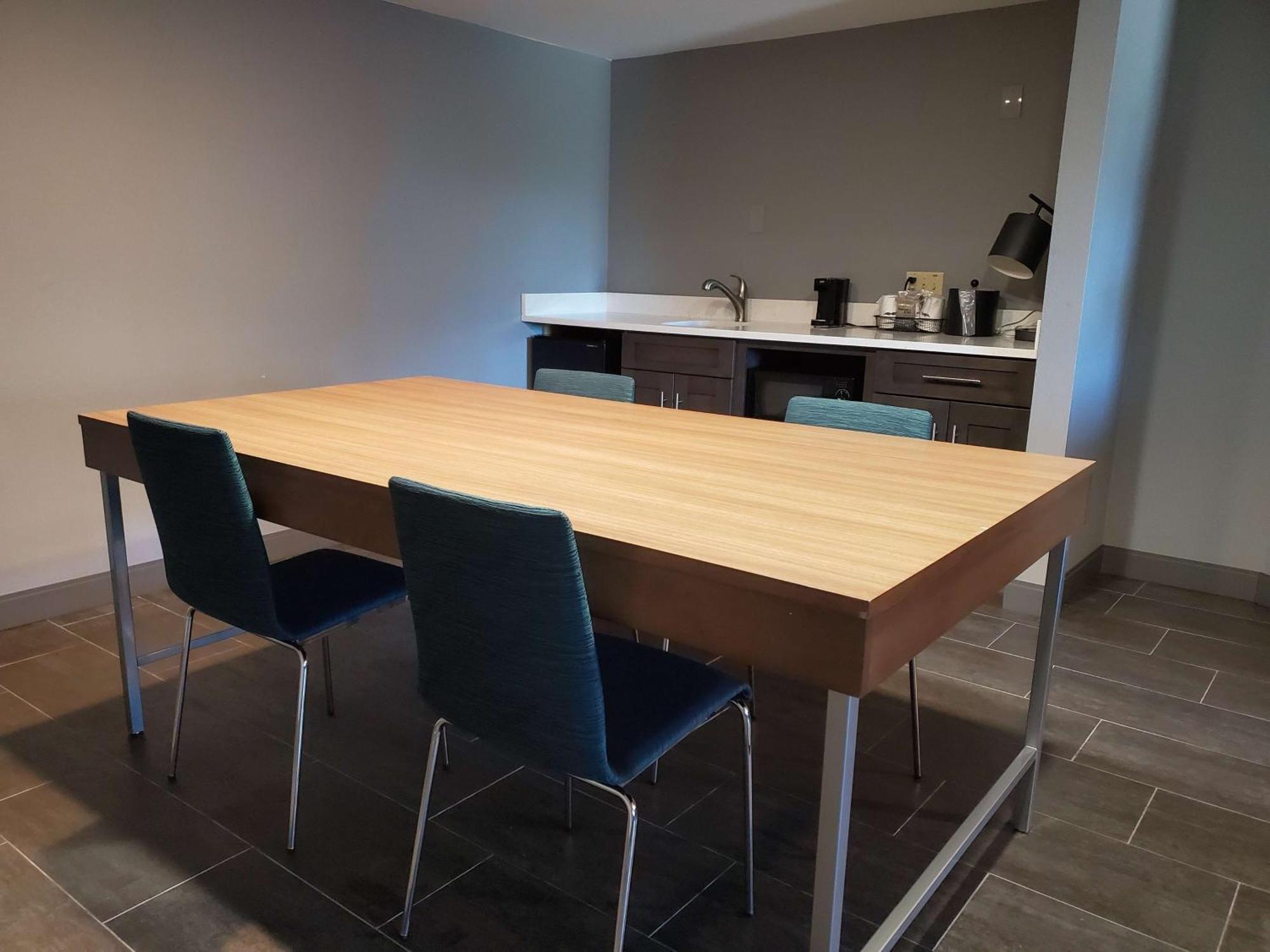 Hampton Inn & Suites Newtown Yardley Екстериор снимка