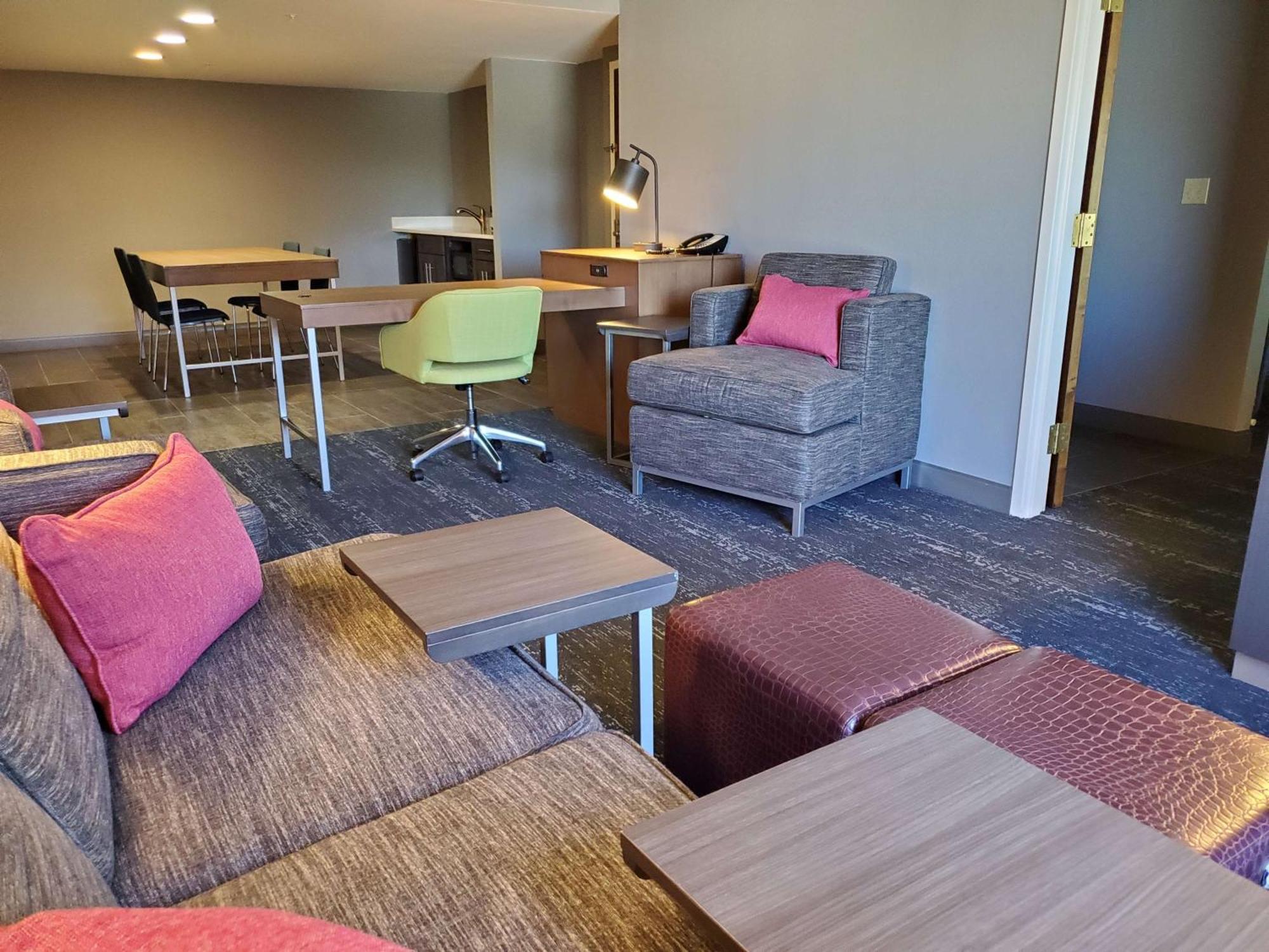 Hampton Inn & Suites Newtown Yardley Екстериор снимка