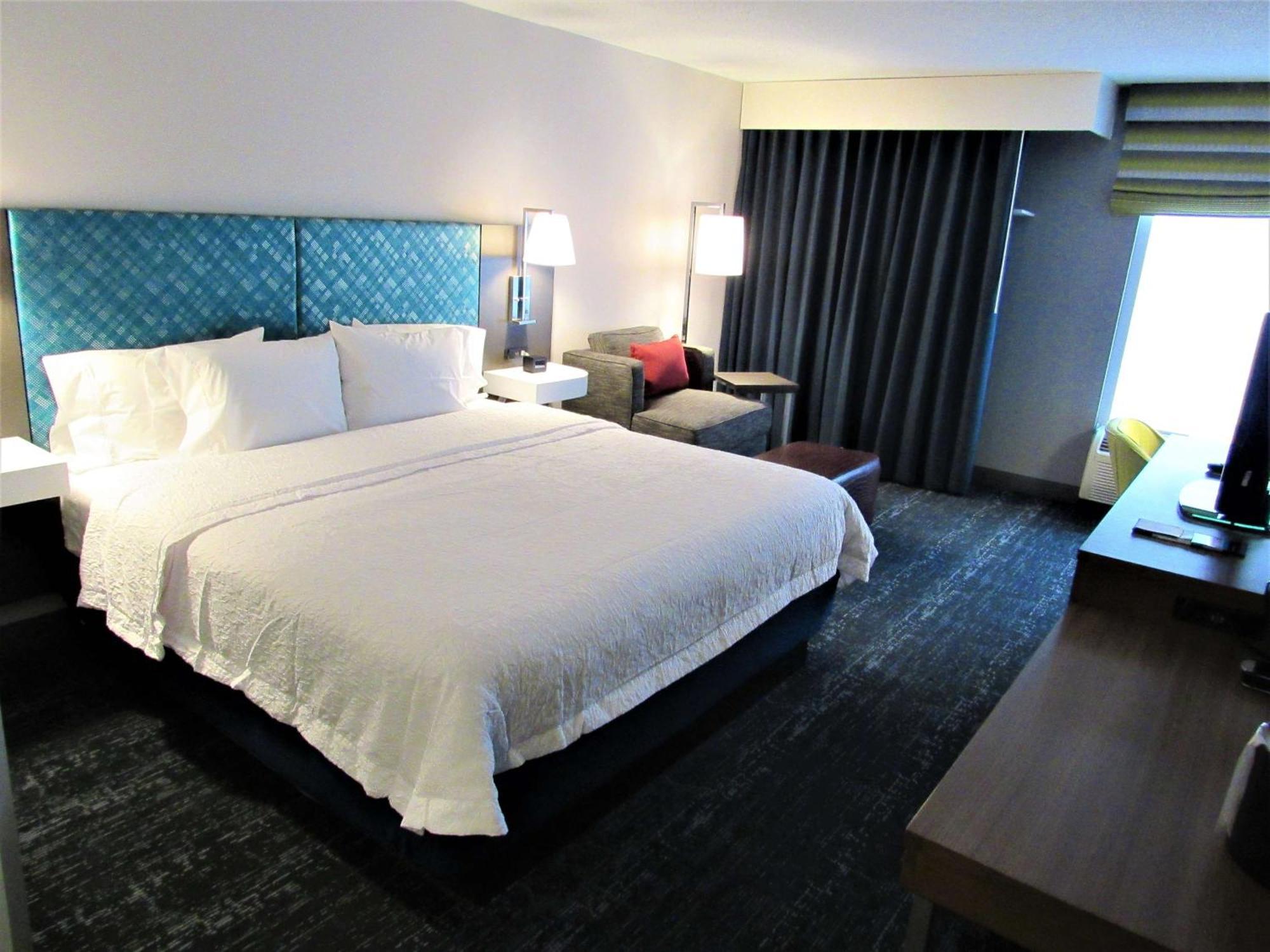 Hampton Inn & Suites Newtown Yardley Екстериор снимка