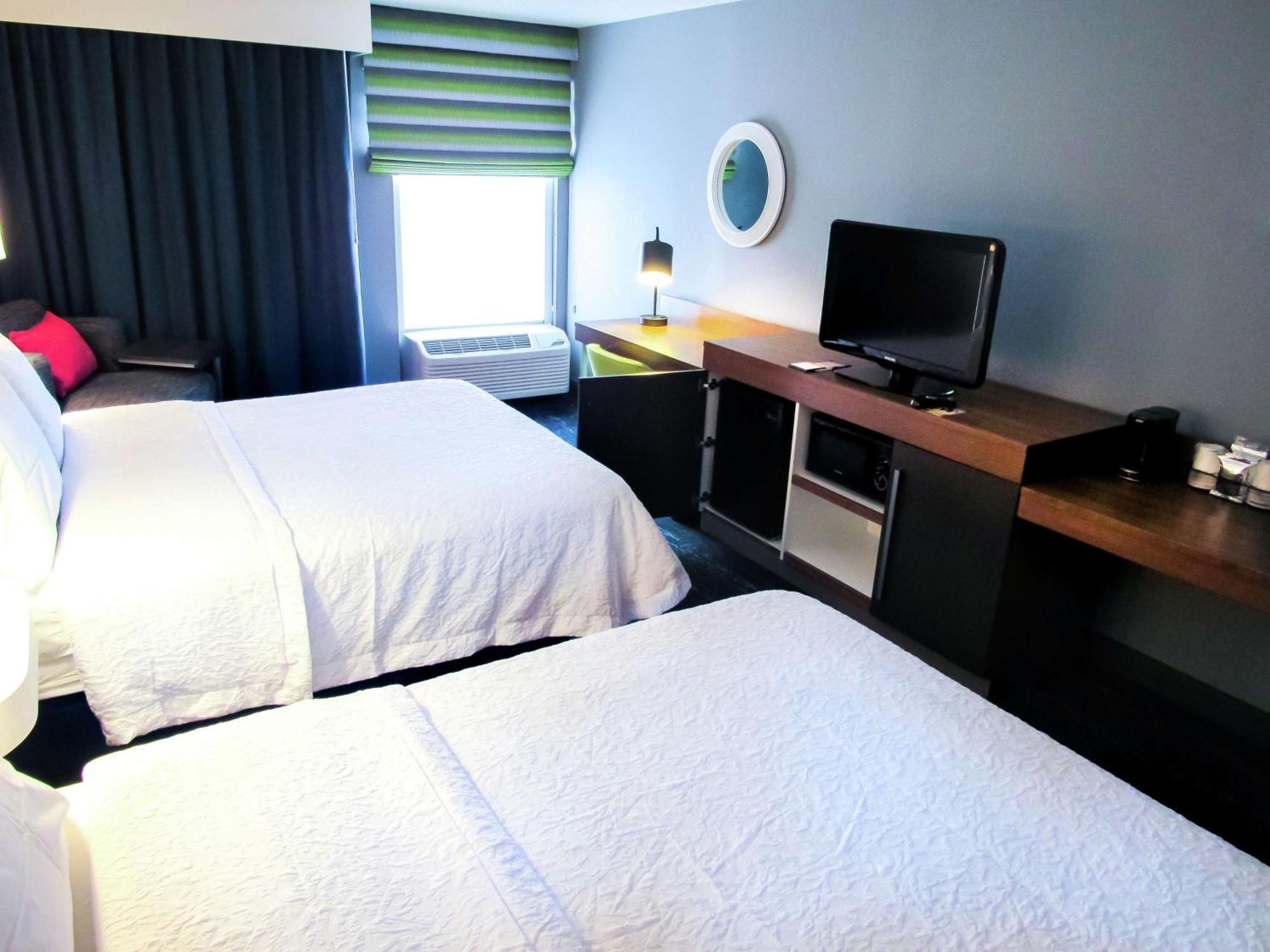 Hampton Inn & Suites Newtown Yardley Екстериор снимка
