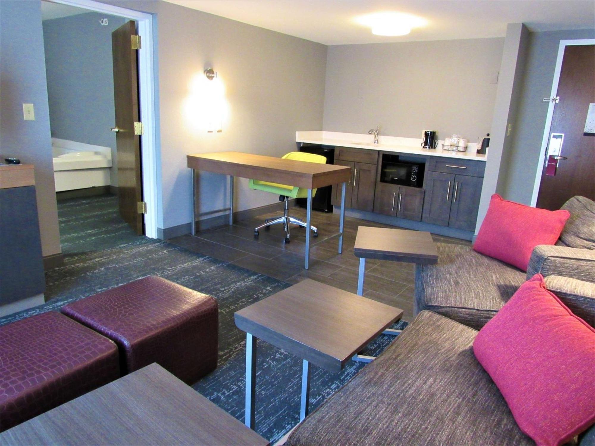 Hampton Inn & Suites Newtown Yardley Екстериор снимка