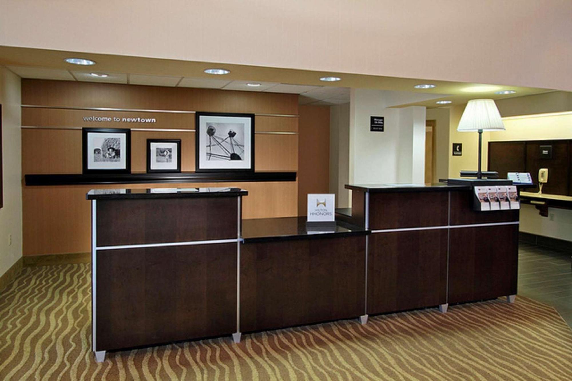 Hampton Inn & Suites Newtown Yardley Екстериор снимка