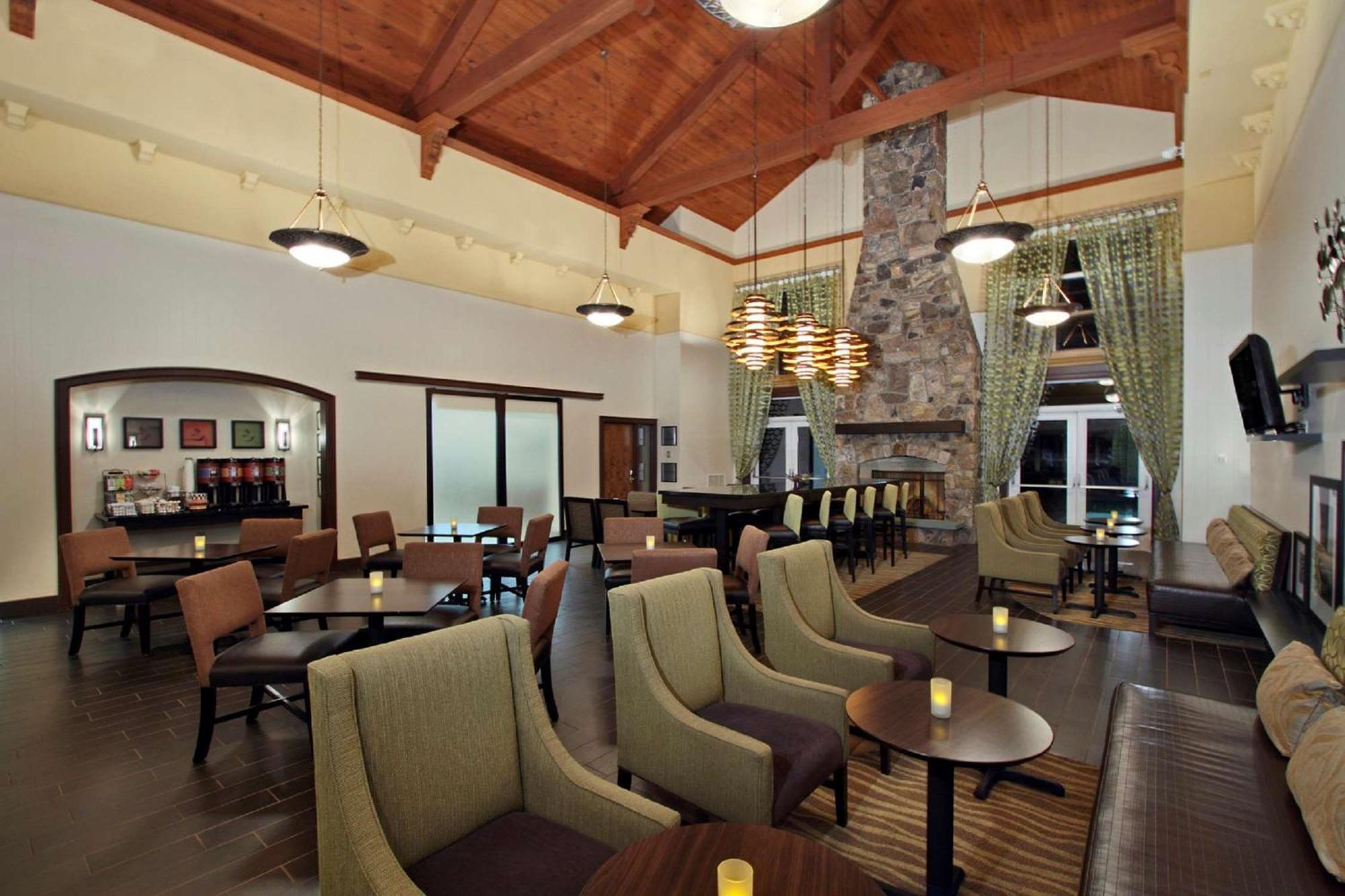 Hampton Inn & Suites Newtown Yardley Екстериор снимка