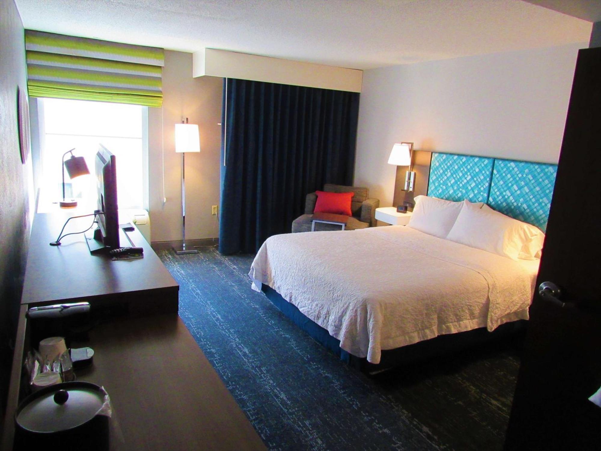 Hampton Inn & Suites Newtown Yardley Екстериор снимка