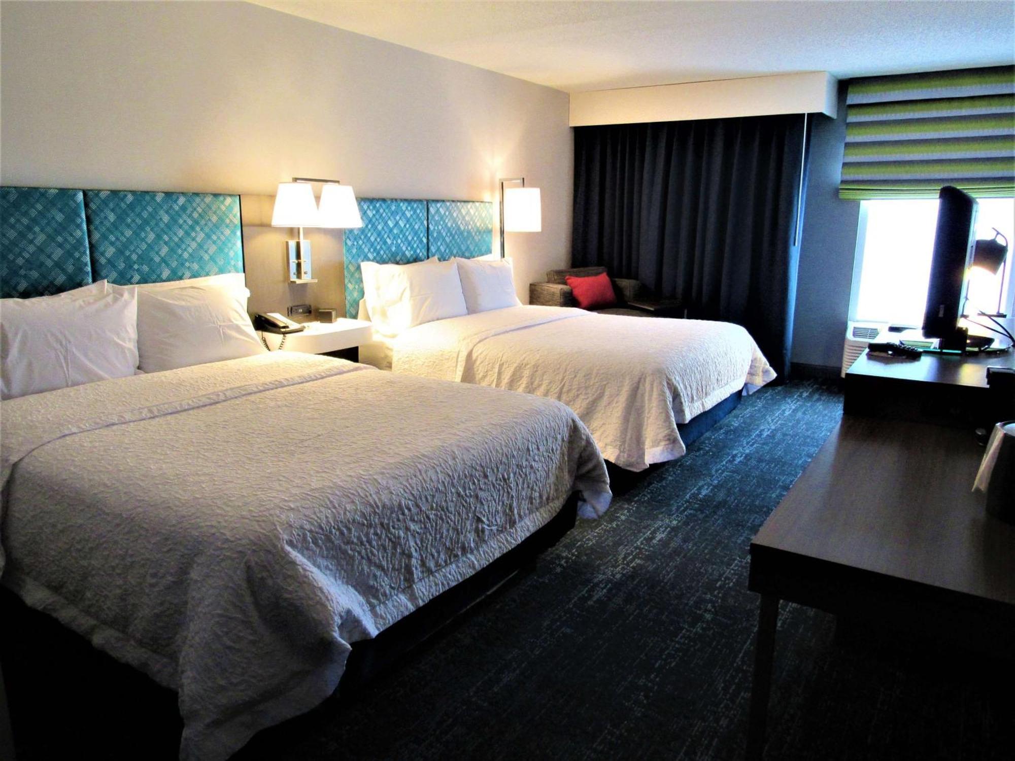 Hampton Inn & Suites Newtown Yardley Екстериор снимка