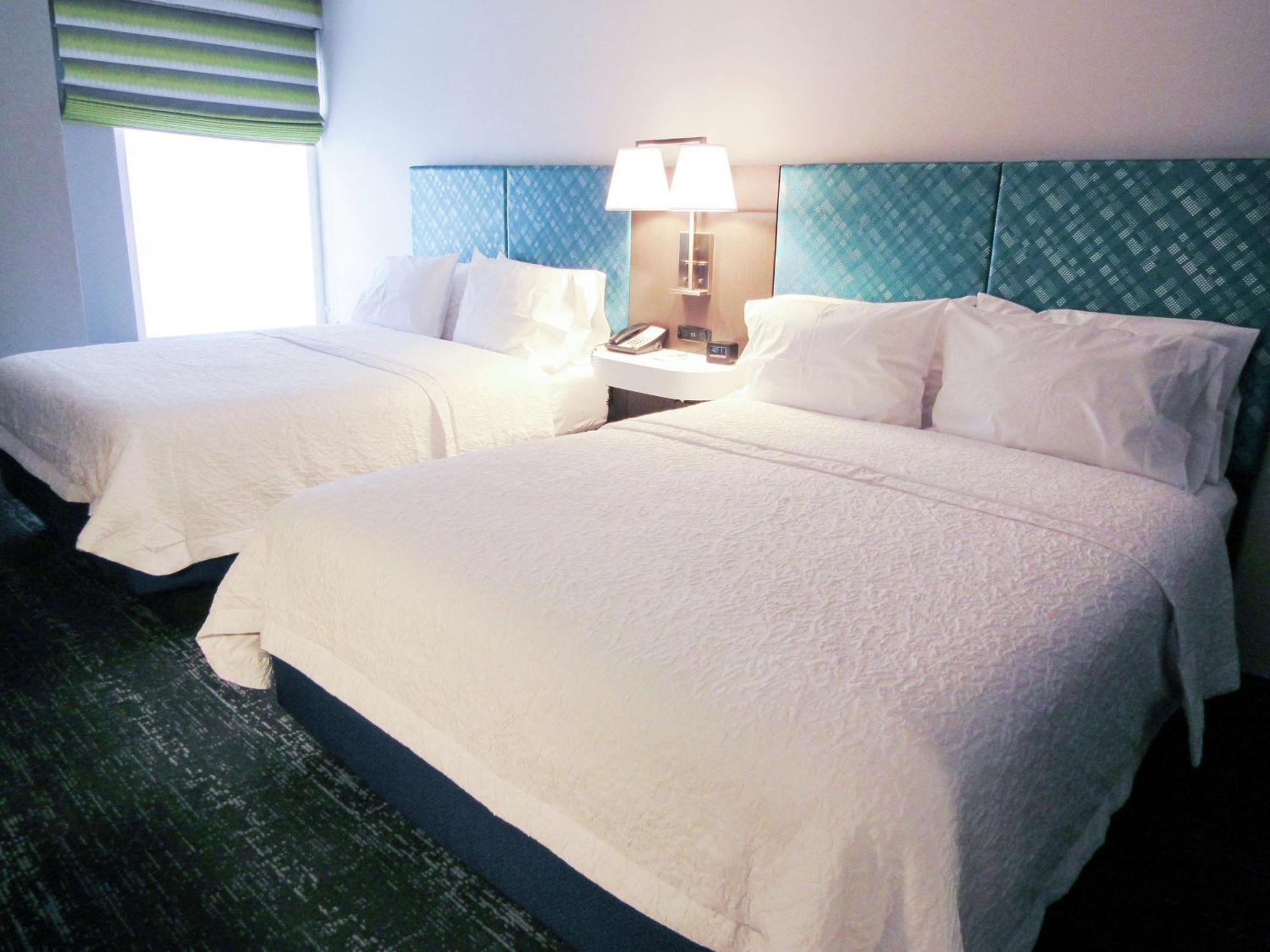 Hampton Inn & Suites Newtown Yardley Екстериор снимка