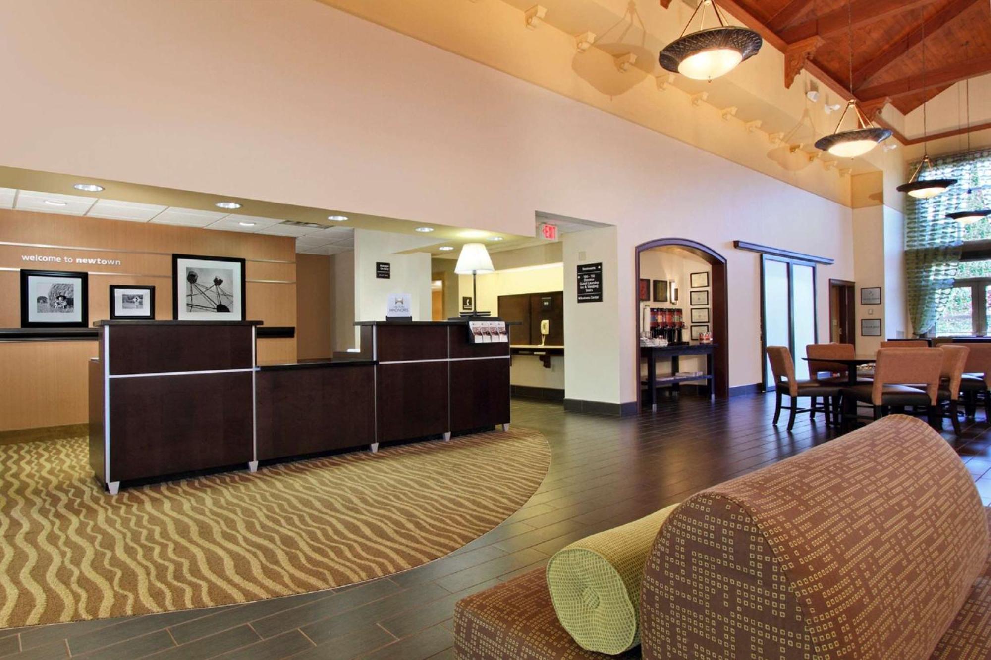 Hampton Inn & Suites Newtown Yardley Екстериор снимка