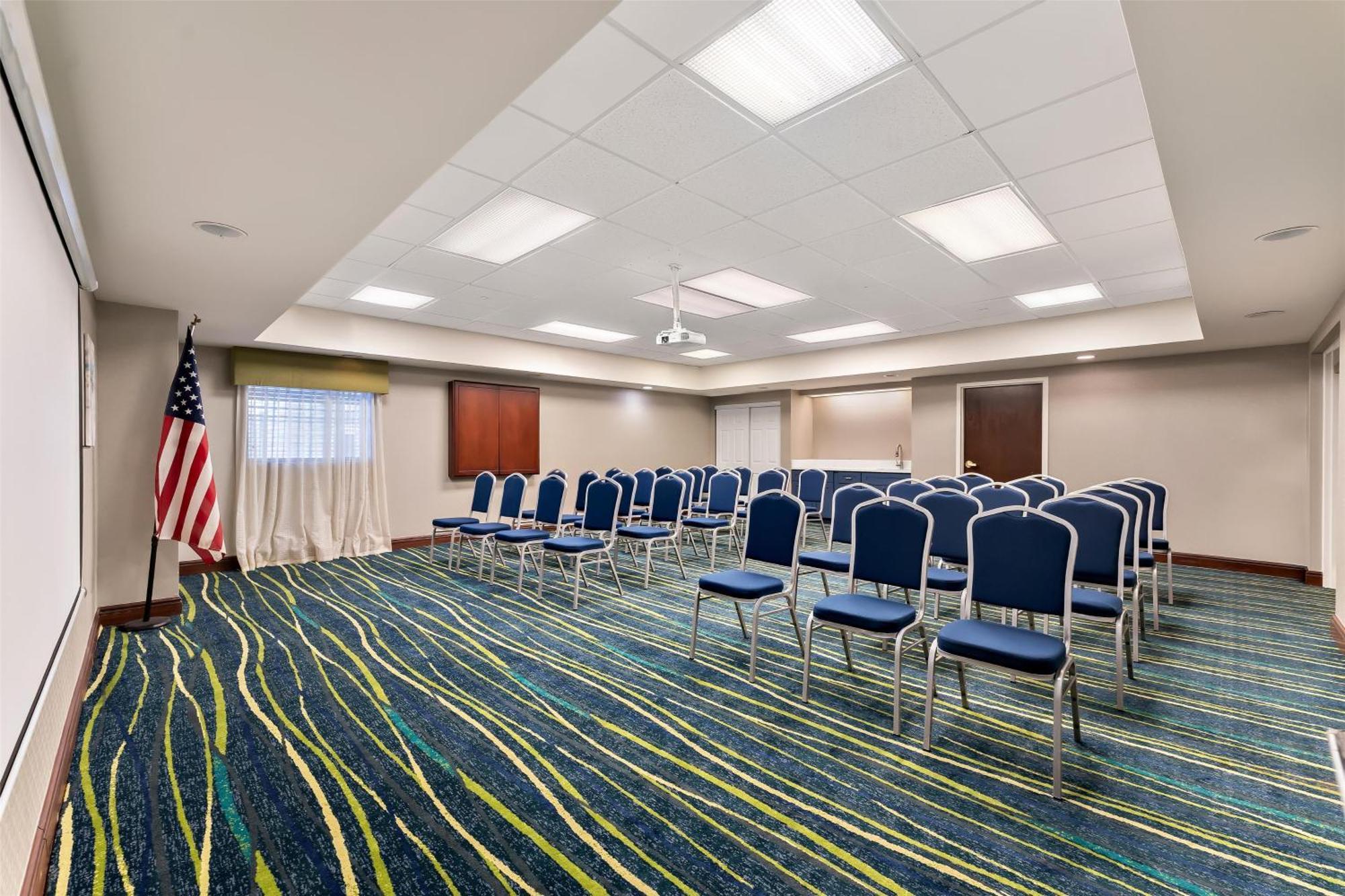 Hampton Inn & Suites Newtown Yardley Екстериор снимка