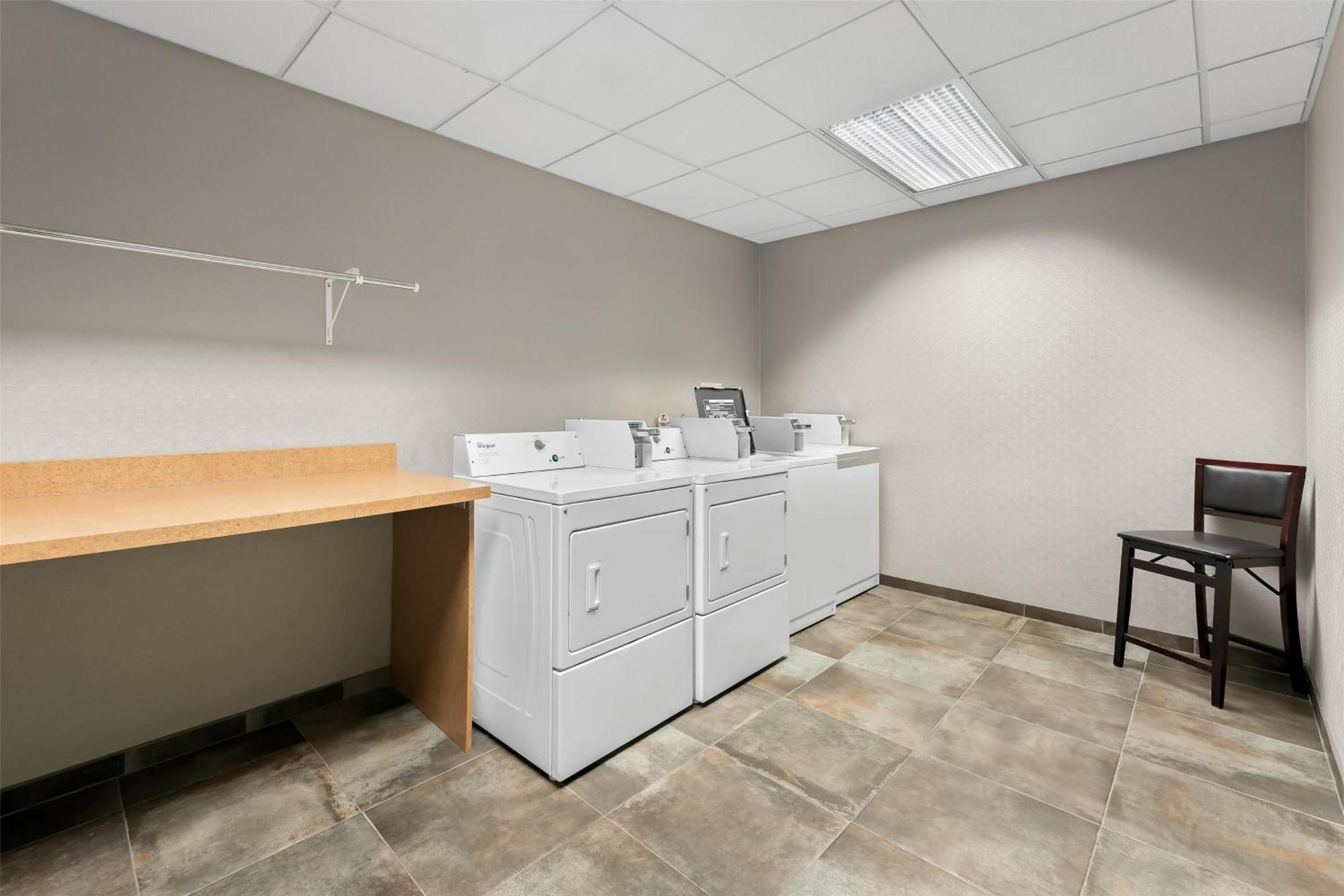 Hampton Inn & Suites Newtown Yardley Екстериор снимка
