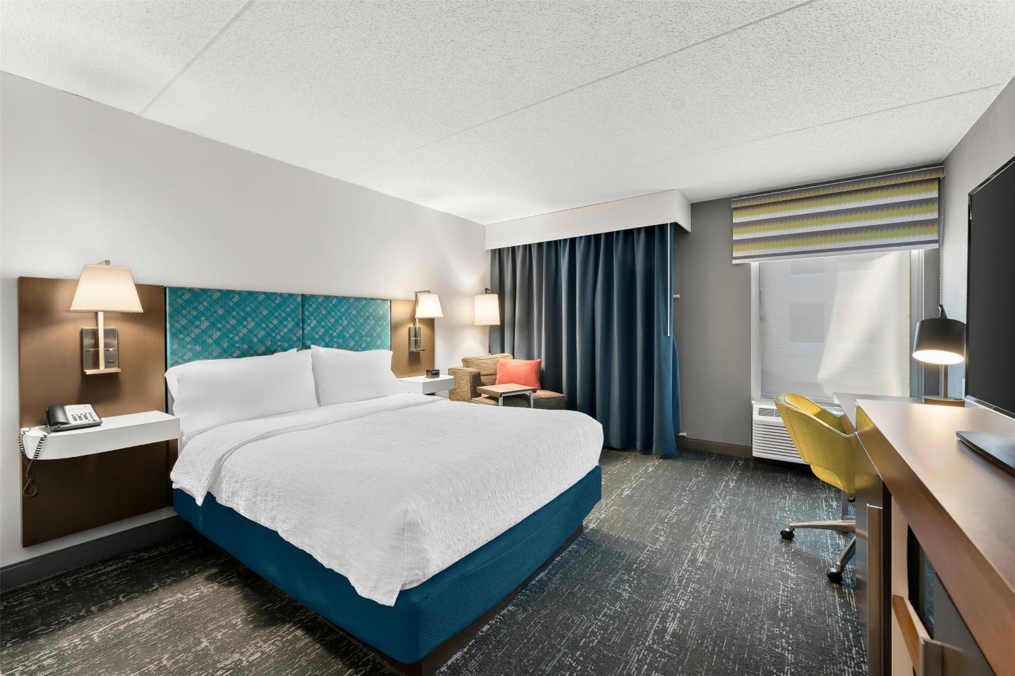 Hampton Inn & Suites Newtown Yardley Екстериор снимка