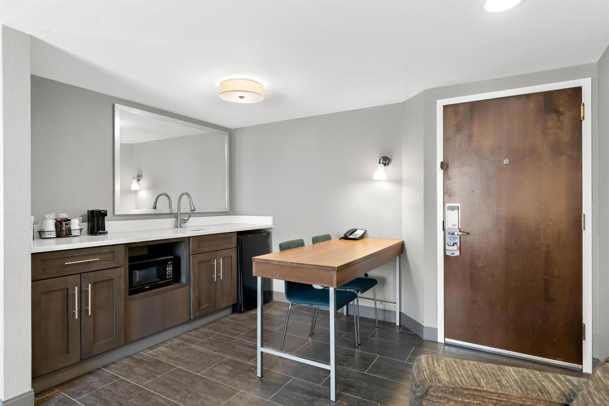 Hampton Inn & Suites Newtown Yardley Екстериор снимка