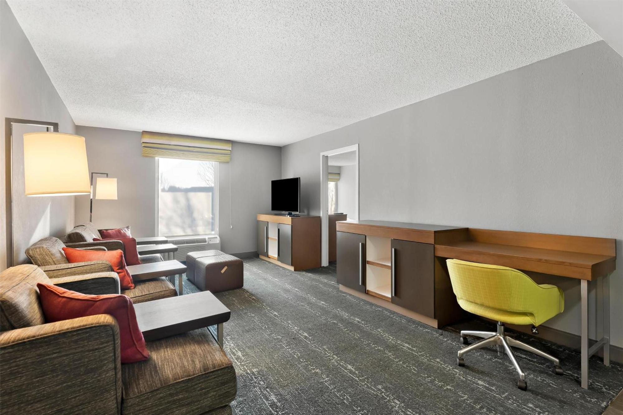 Hampton Inn & Suites Newtown Yardley Екстериор снимка