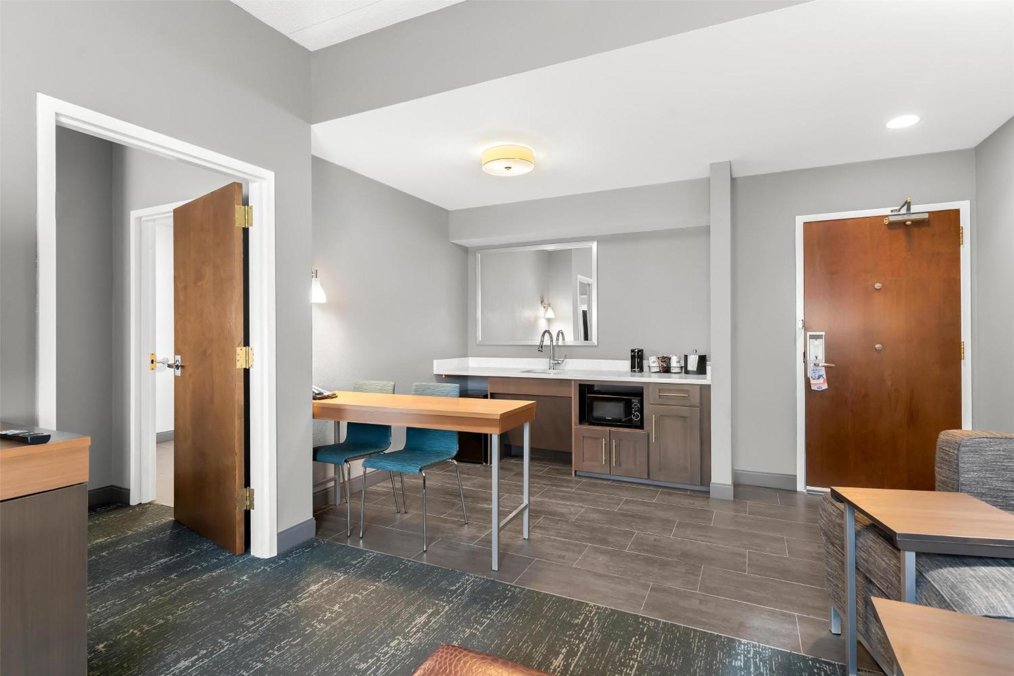 Hampton Inn & Suites Newtown Yardley Екстериор снимка