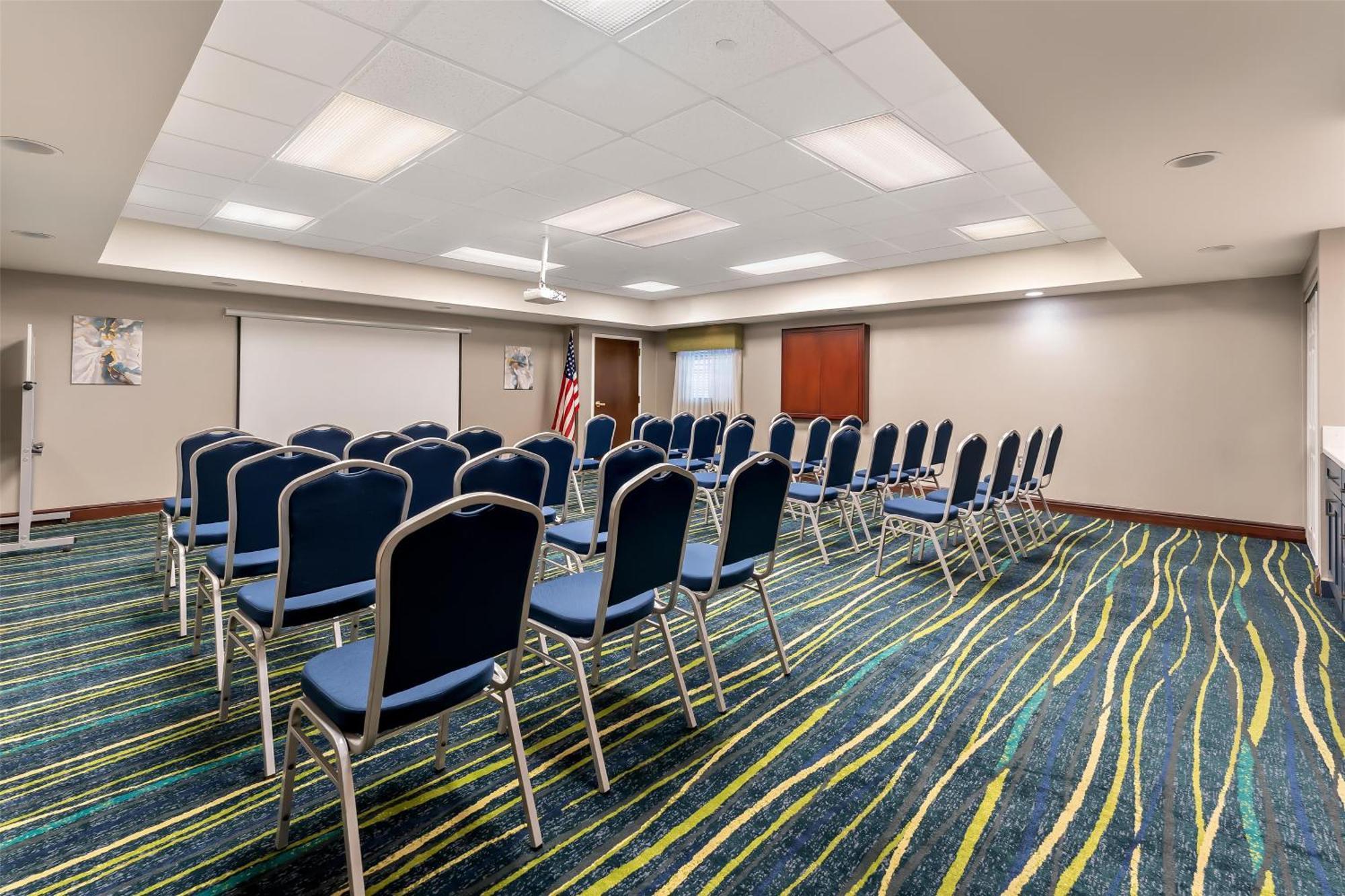 Hampton Inn & Suites Newtown Yardley Екстериор снимка