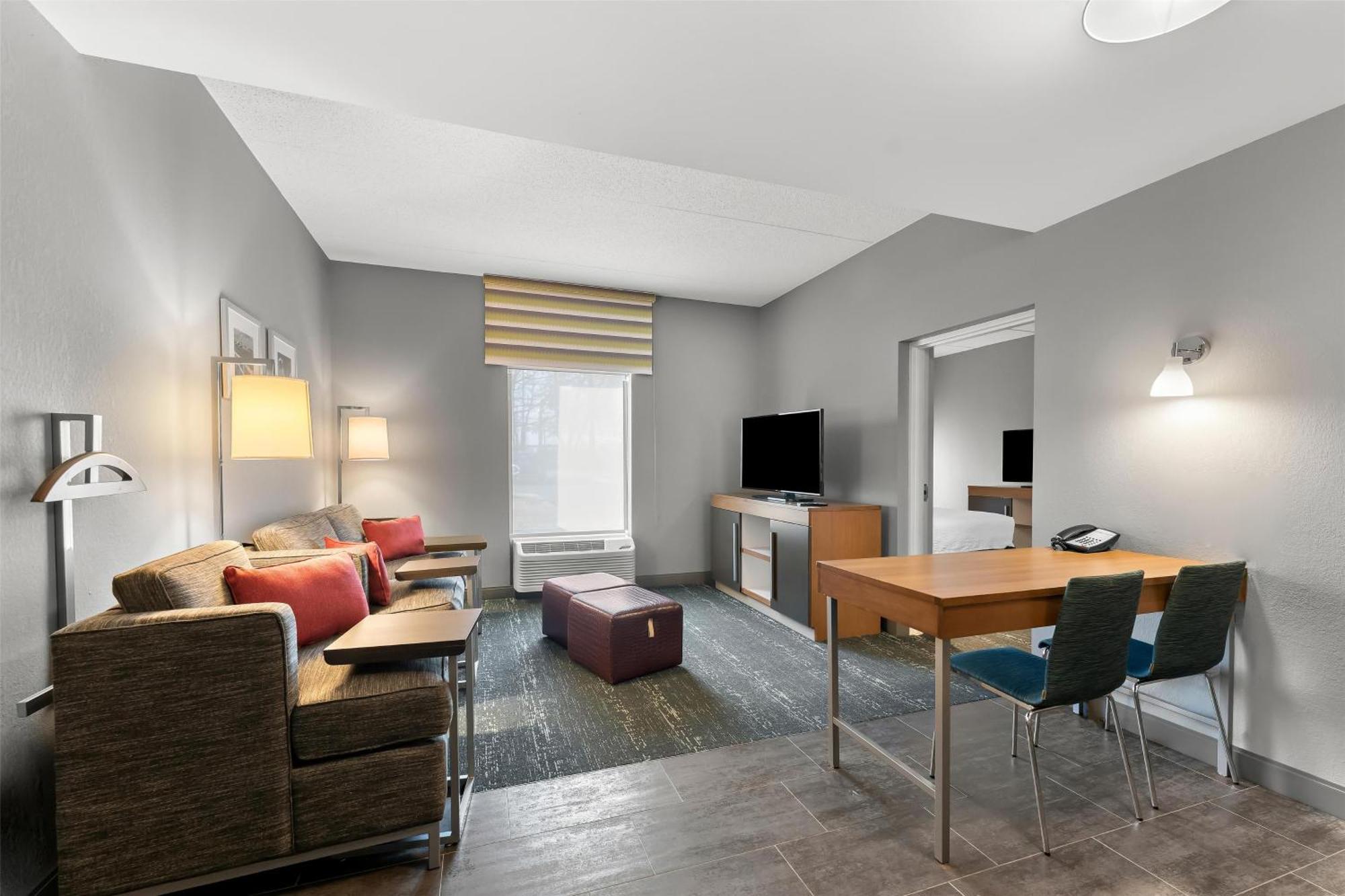 Hampton Inn & Suites Newtown Yardley Екстериор снимка