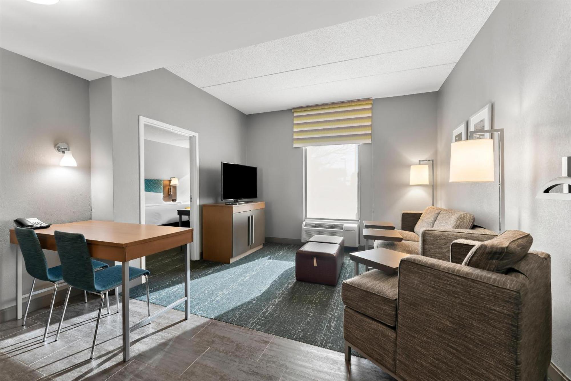 Hampton Inn & Suites Newtown Yardley Екстериор снимка