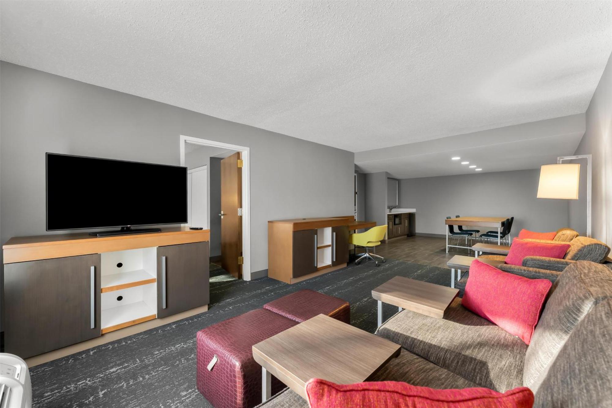 Hampton Inn & Suites Newtown Yardley Екстериор снимка