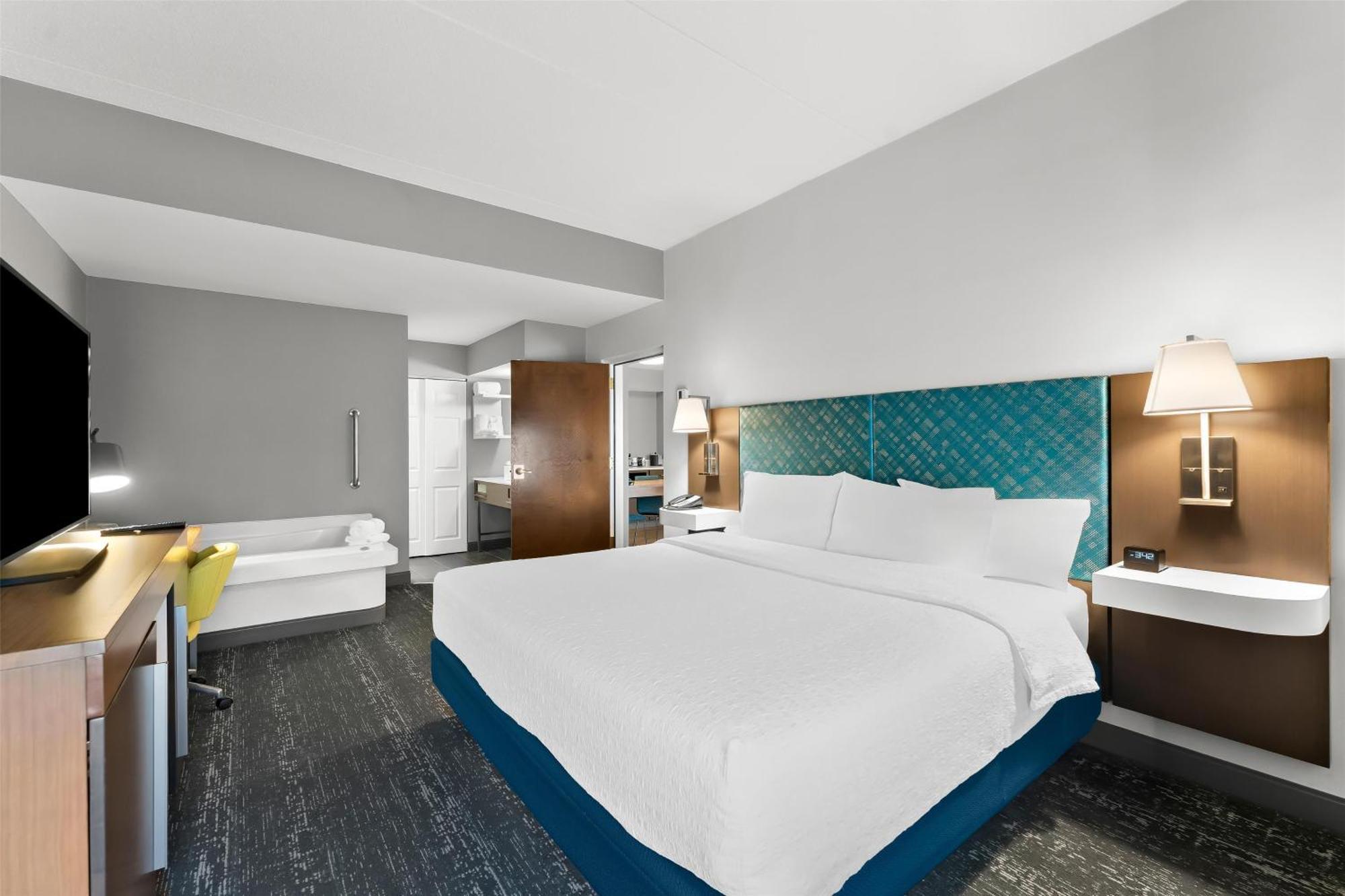 Hampton Inn & Suites Newtown Yardley Екстериор снимка