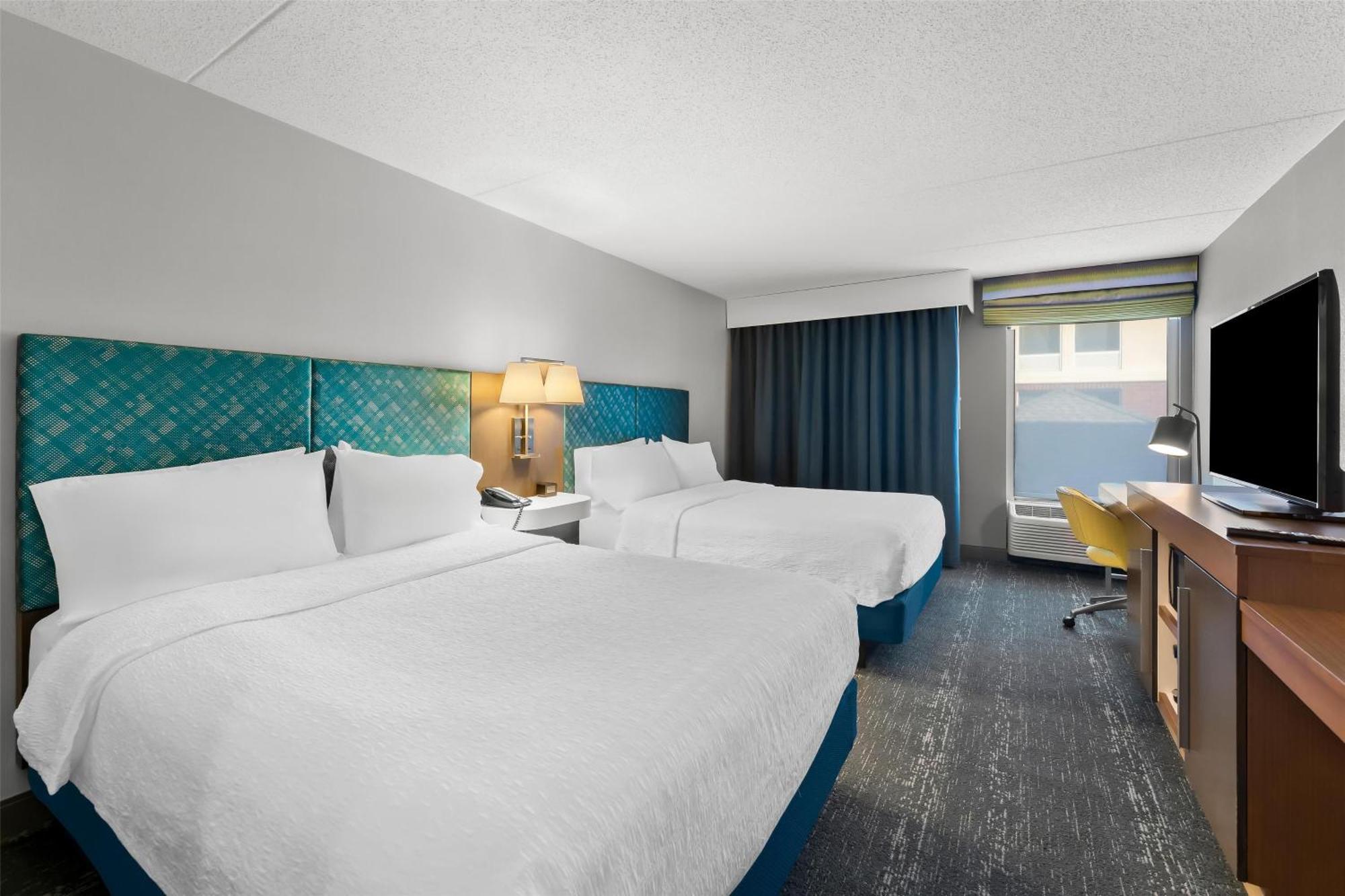 Hampton Inn & Suites Newtown Yardley Екстериор снимка
