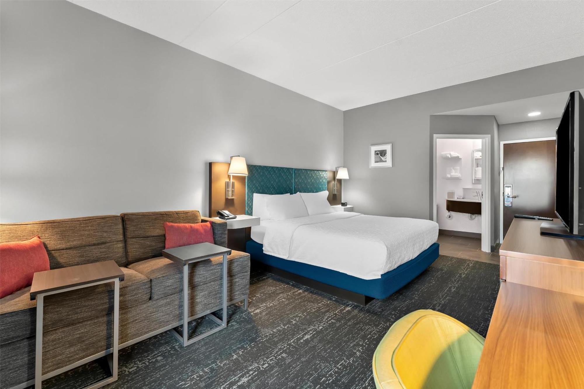 Hampton Inn & Suites Newtown Yardley Екстериор снимка