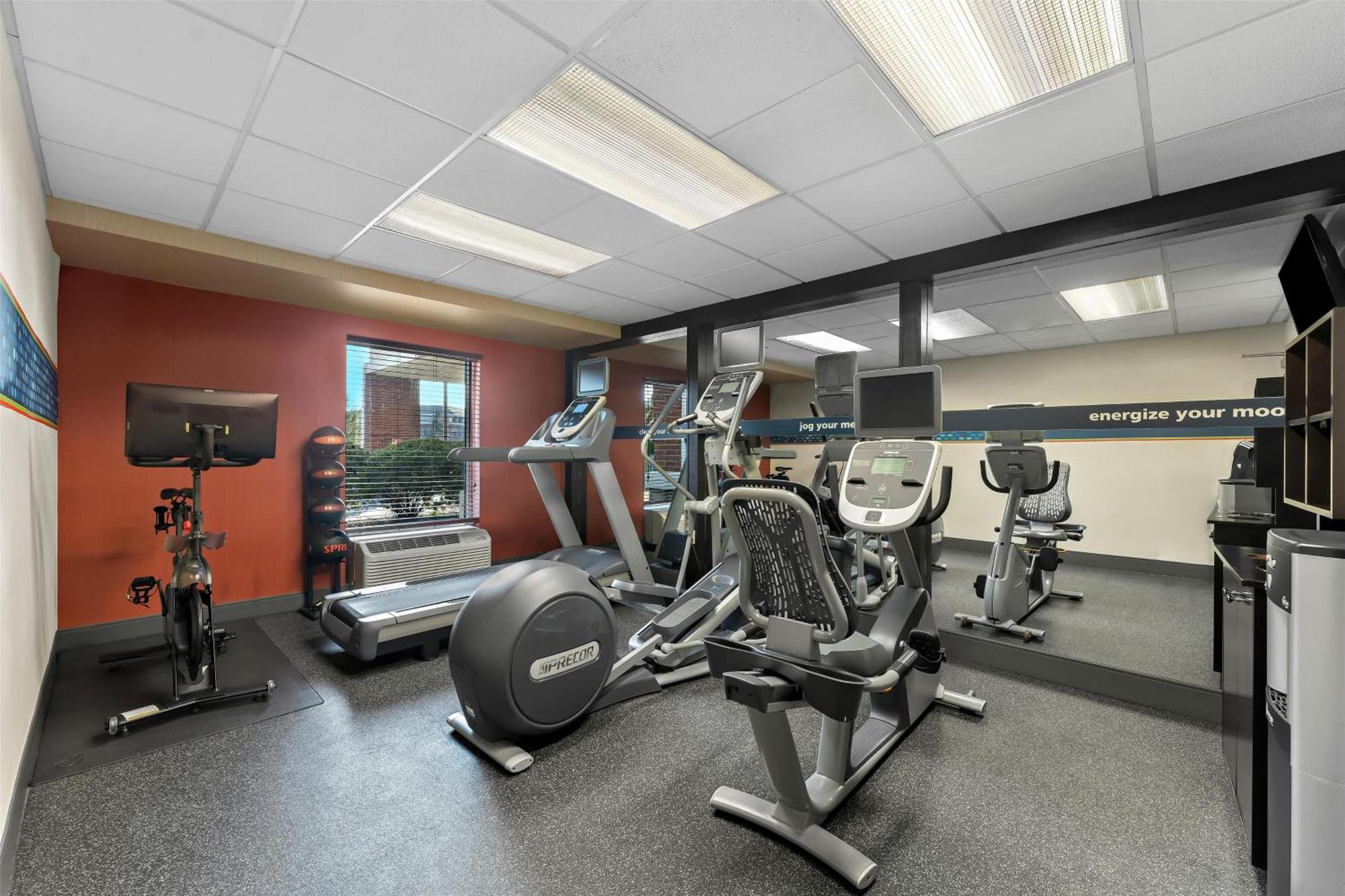 Hampton Inn & Suites Newtown Yardley Екстериор снимка