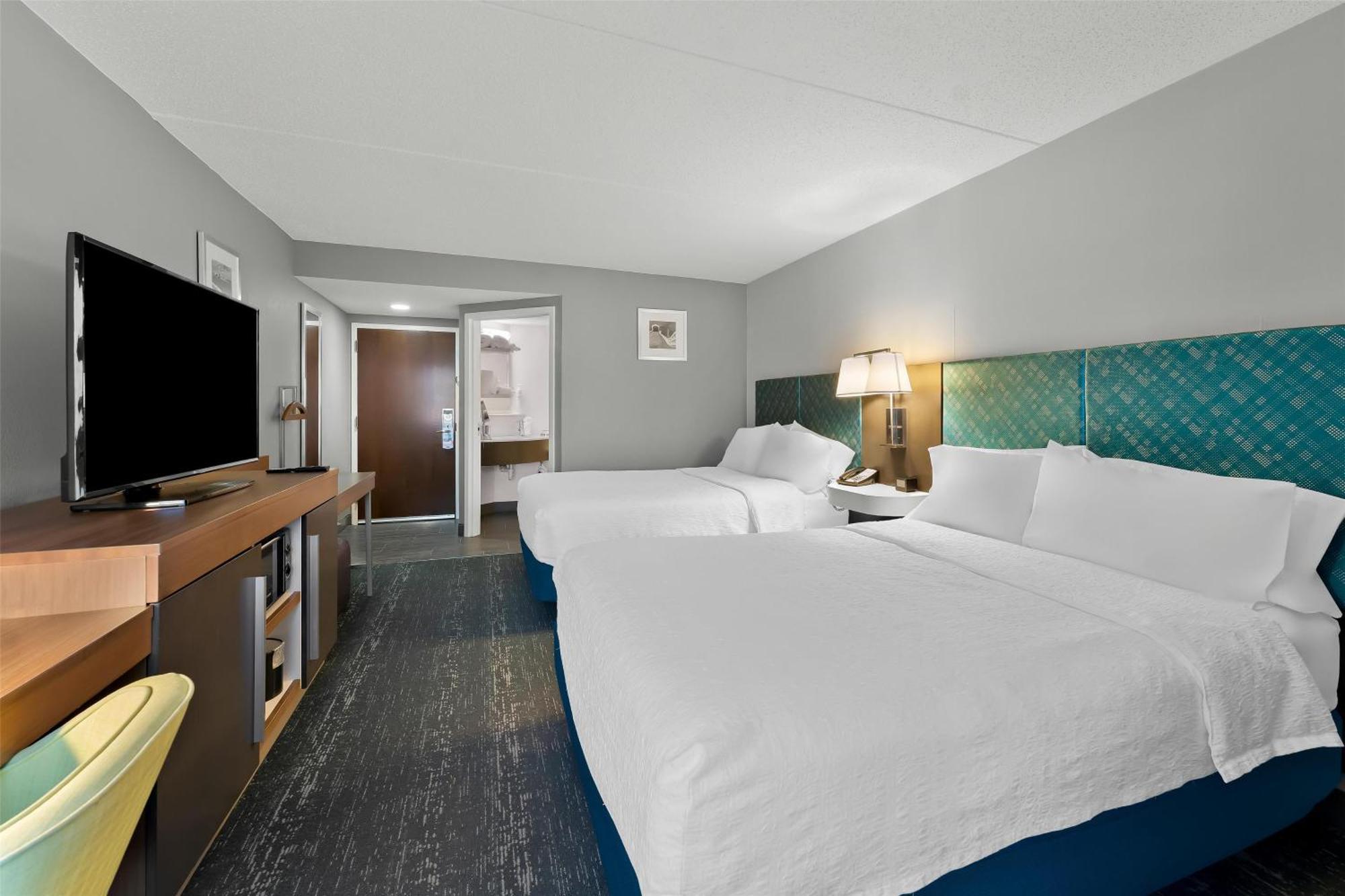 Hampton Inn & Suites Newtown Yardley Екстериор снимка