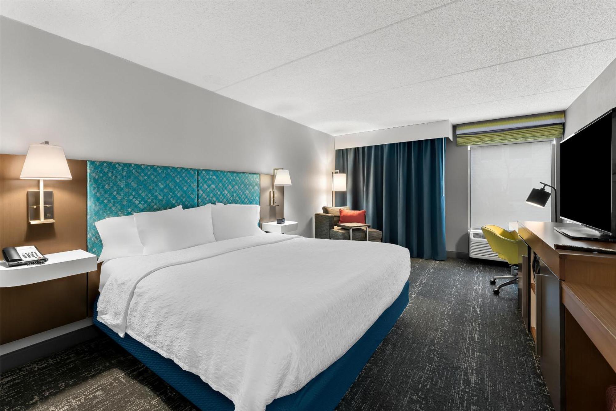 Hampton Inn & Suites Newtown Yardley Екстериор снимка