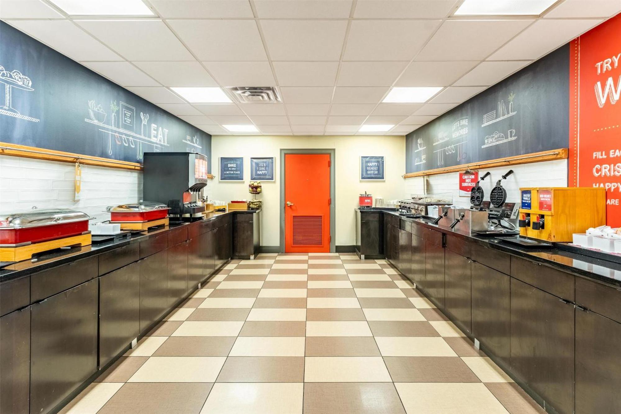 Hampton Inn & Suites Newtown Yardley Екстериор снимка