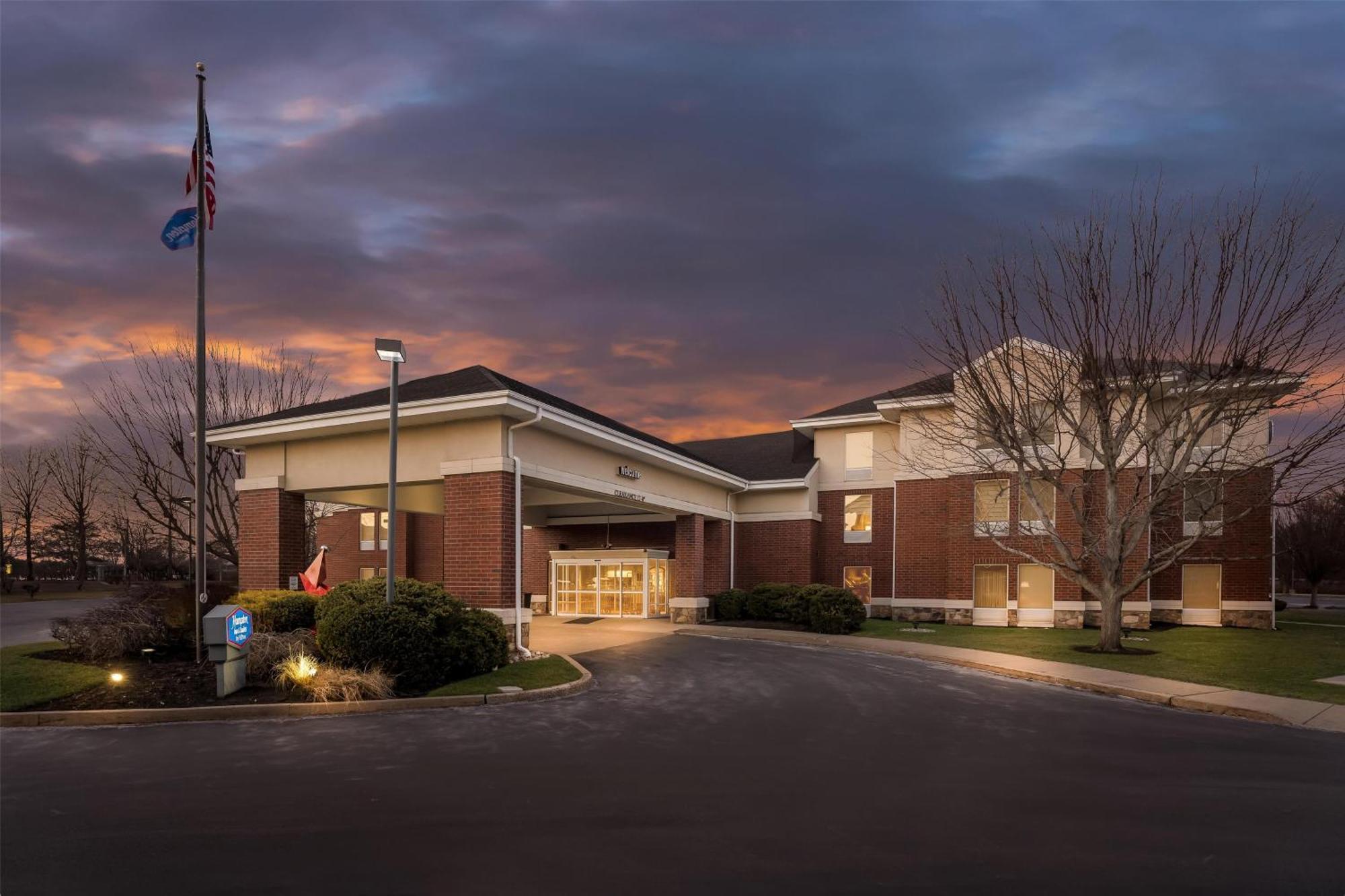 Hampton Inn & Suites Newtown Yardley Екстериор снимка
