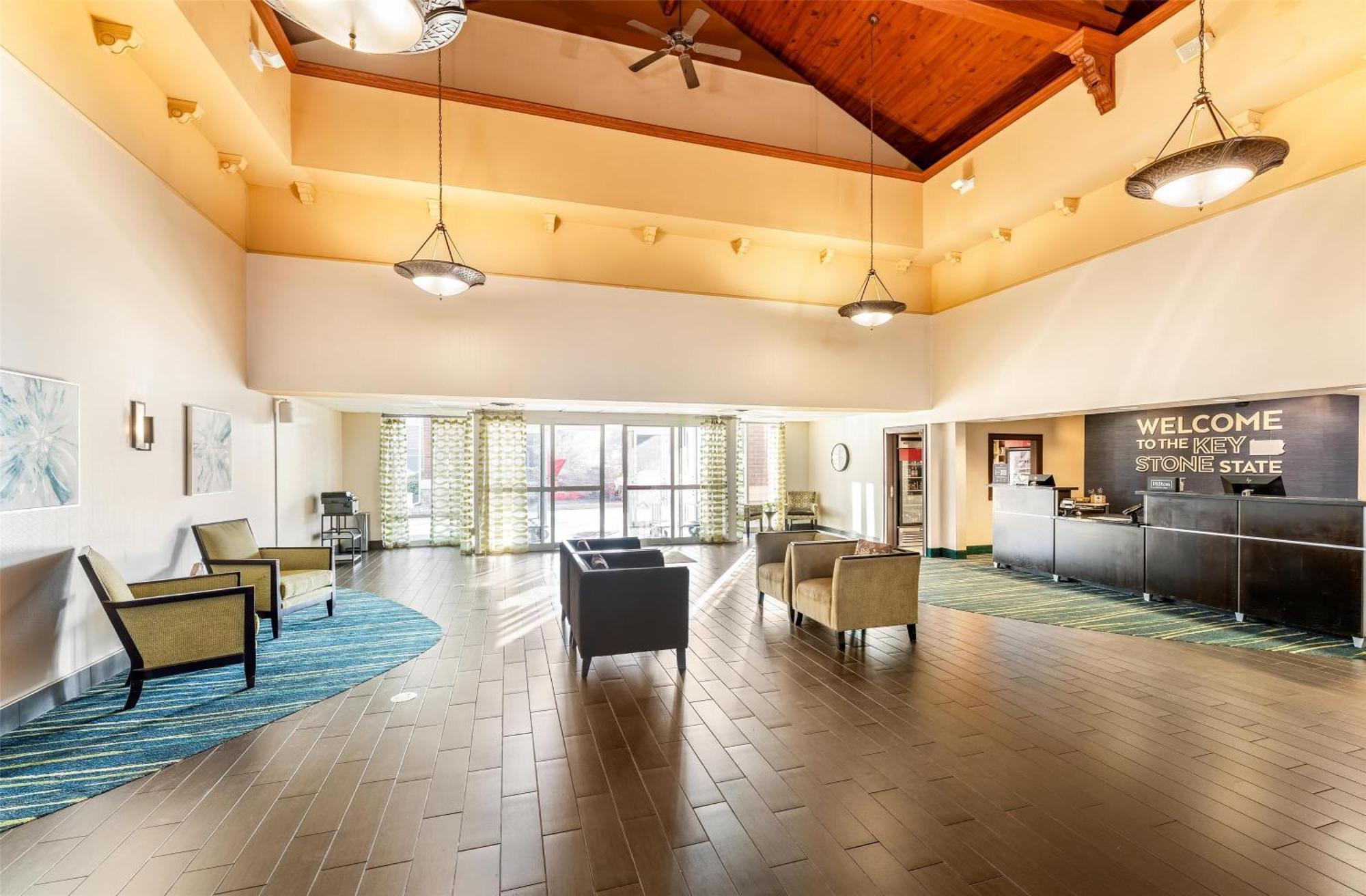 Hampton Inn & Suites Newtown Yardley Екстериор снимка