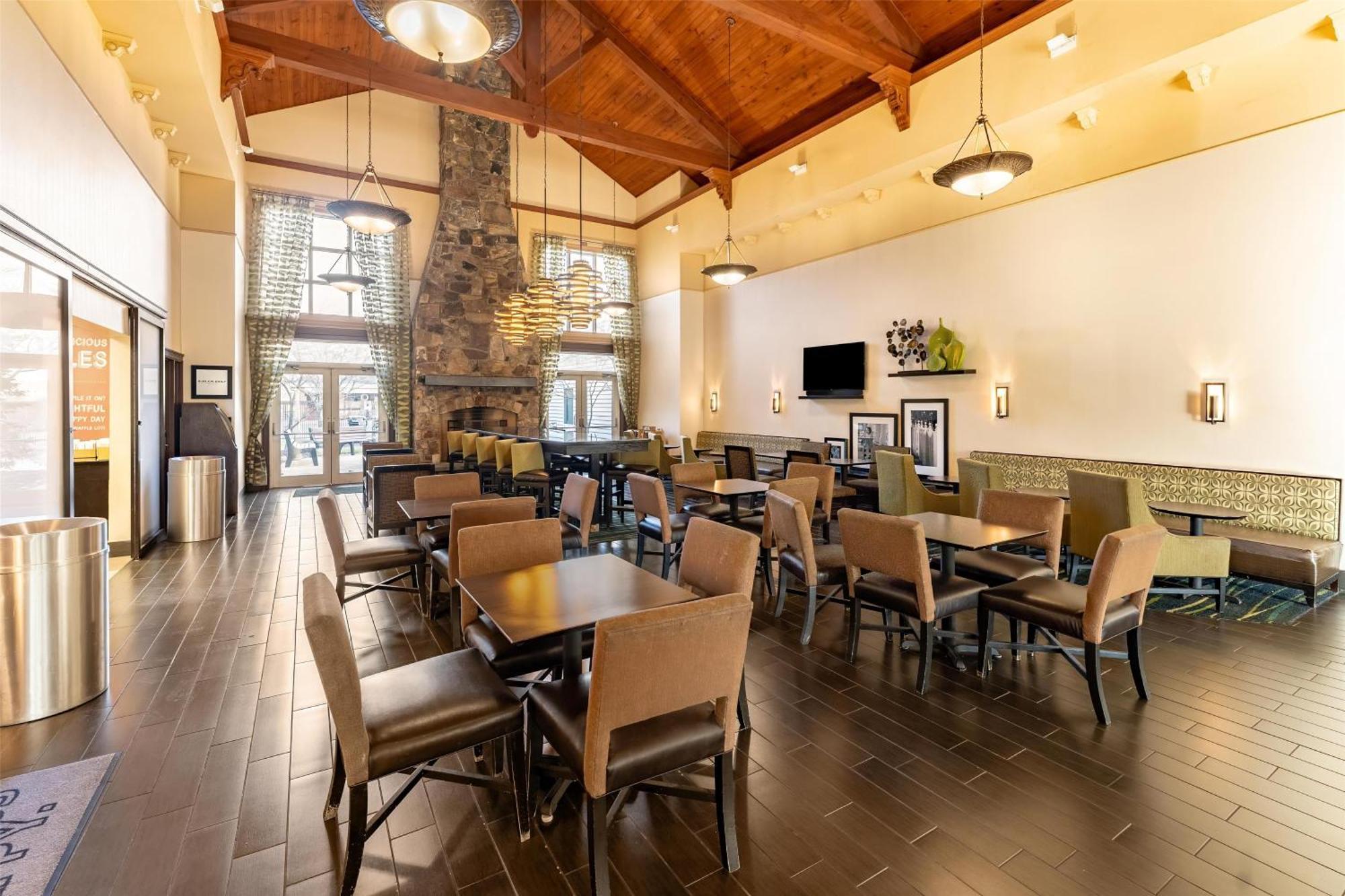 Hampton Inn & Suites Newtown Yardley Екстериор снимка
